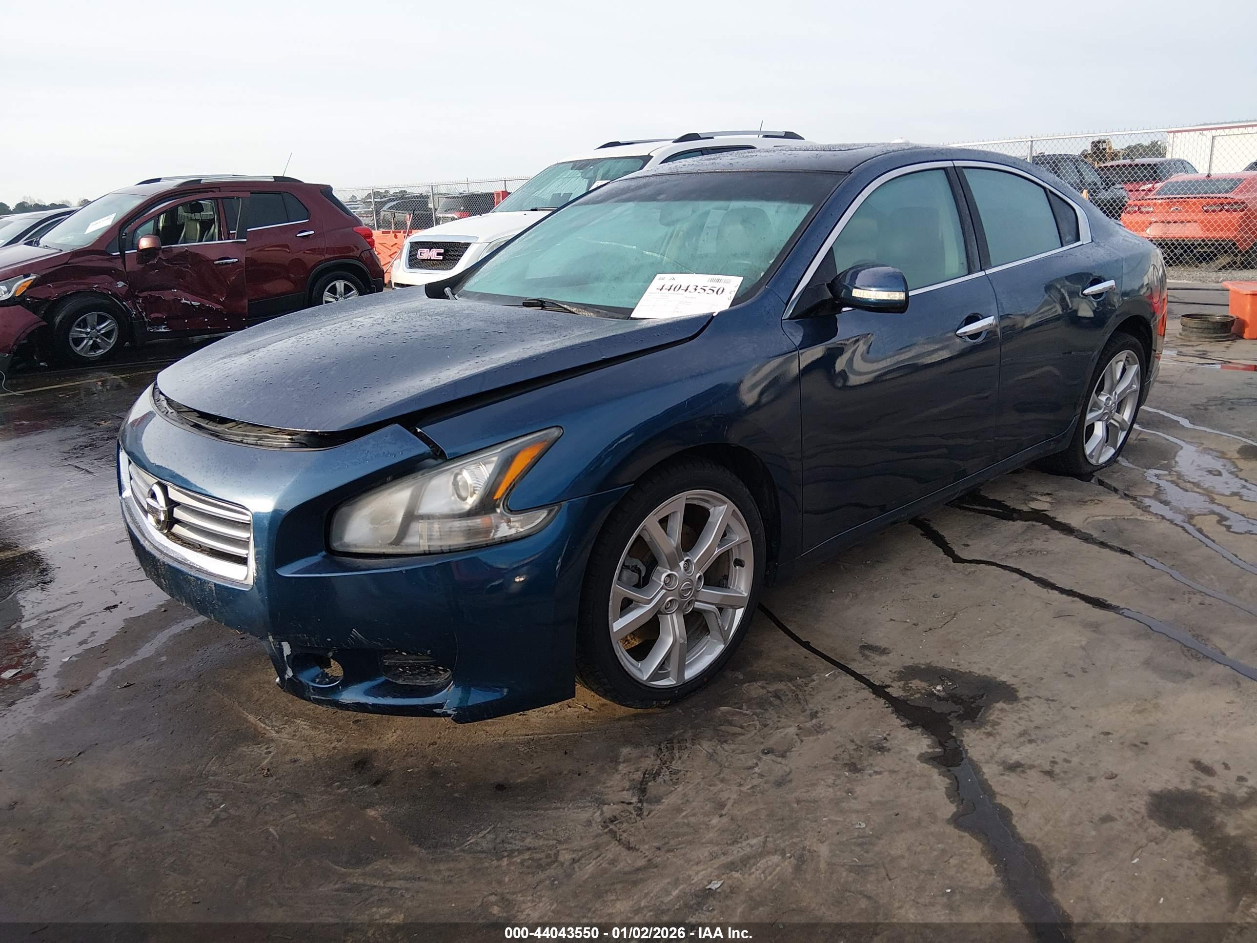 NISSAN MAXIMA image 2