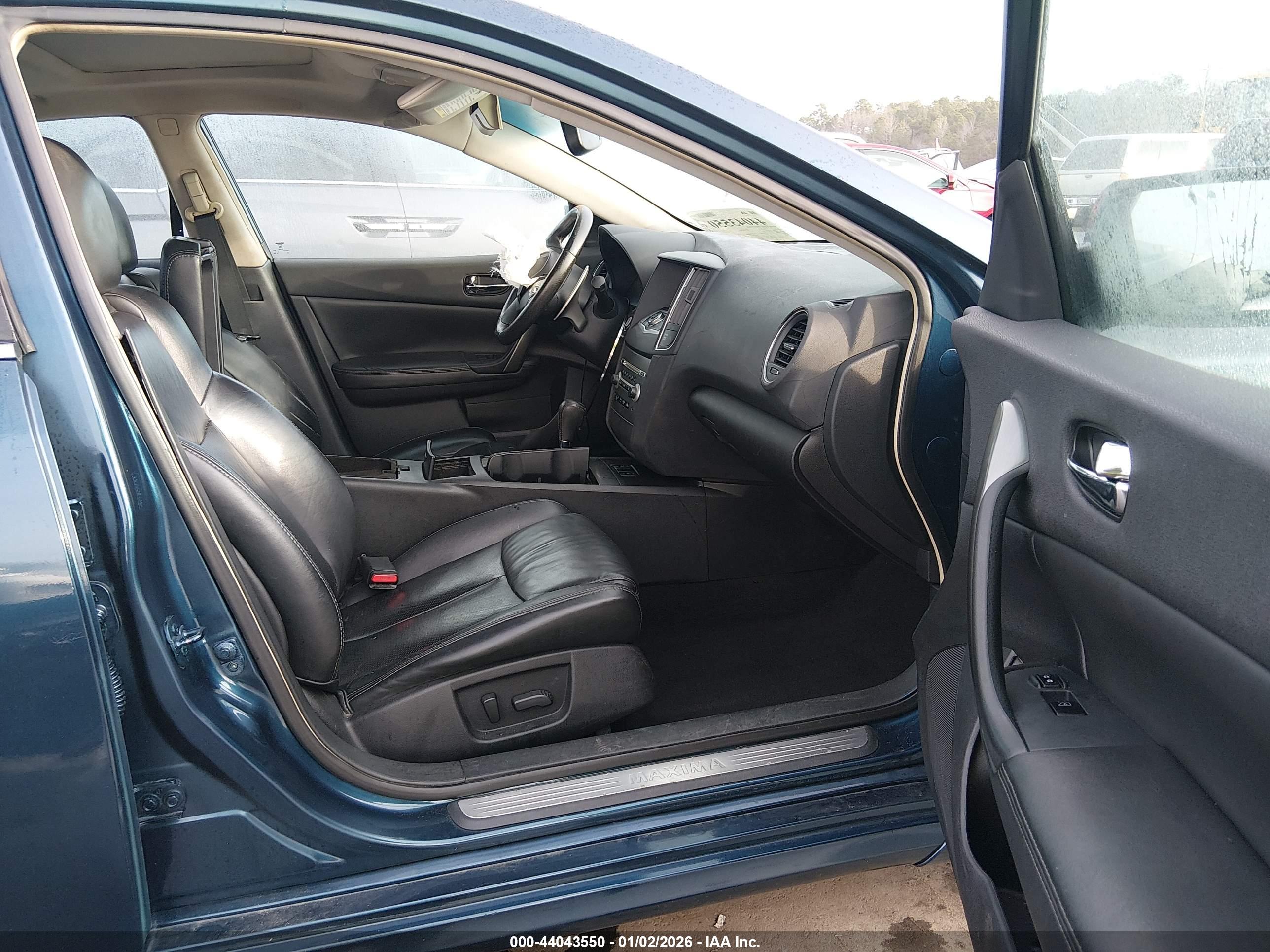 NISSAN MAXIMA image 5