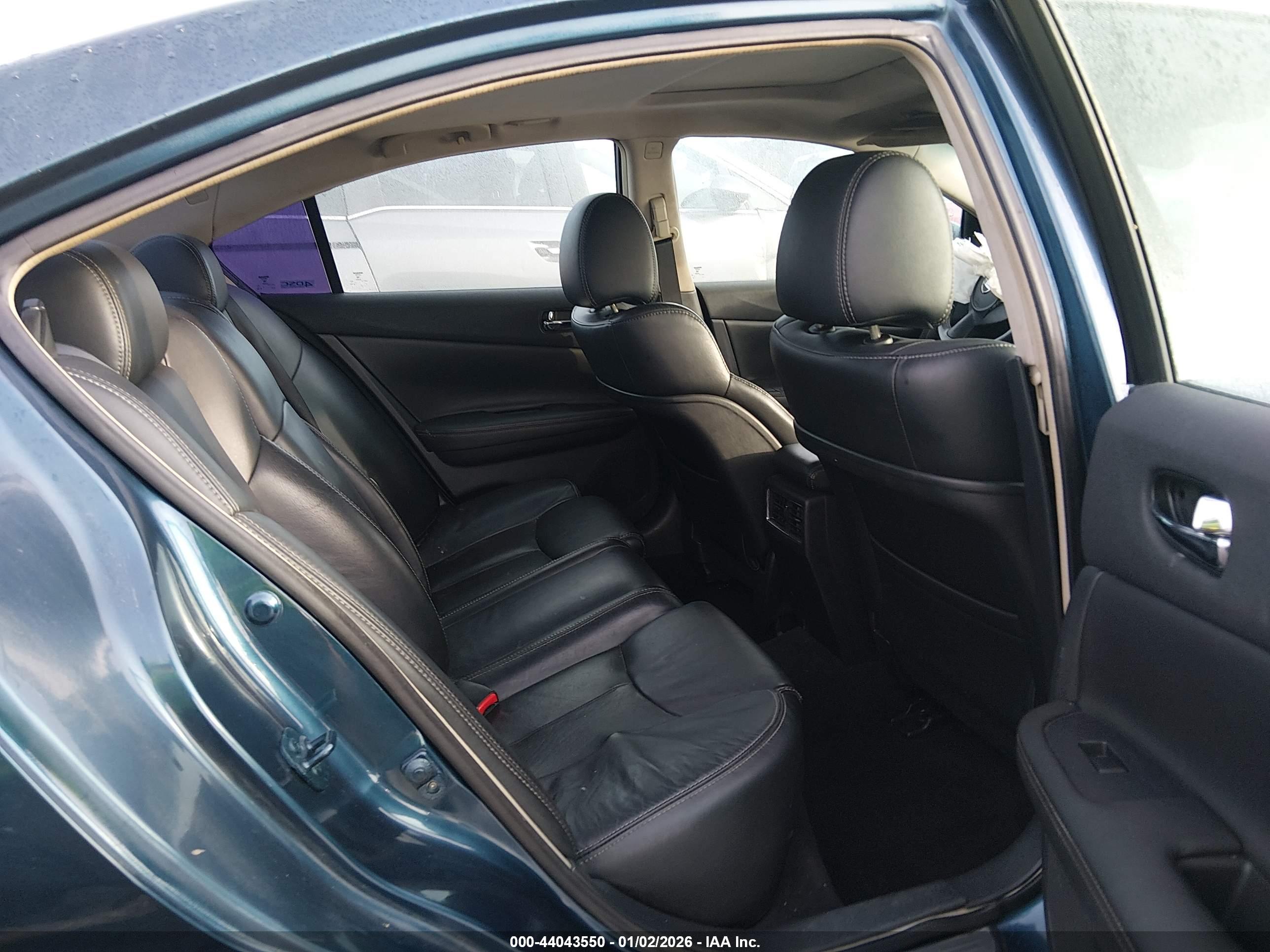 NISSAN MAXIMA image 8