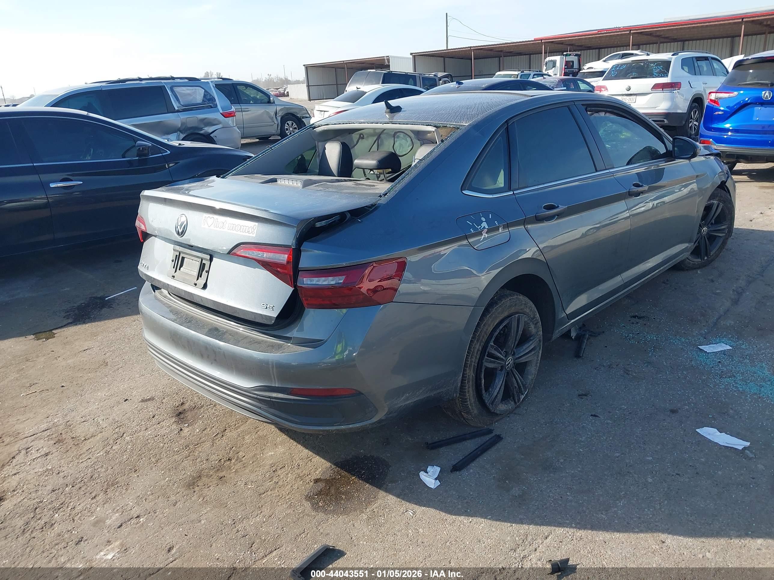 VOLKSWAGEN JETTA image 4