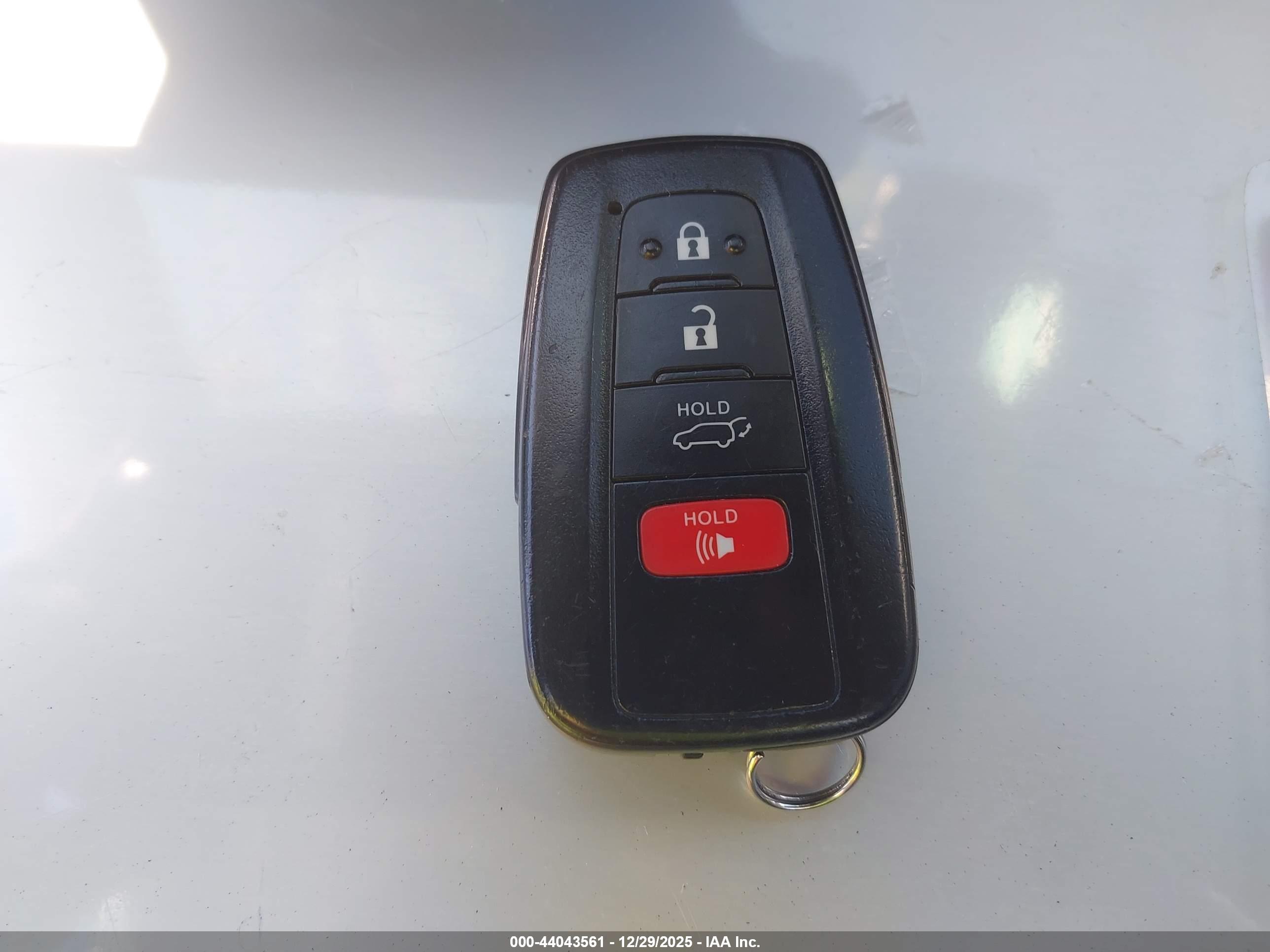 TOYOTA RAV4 image 11