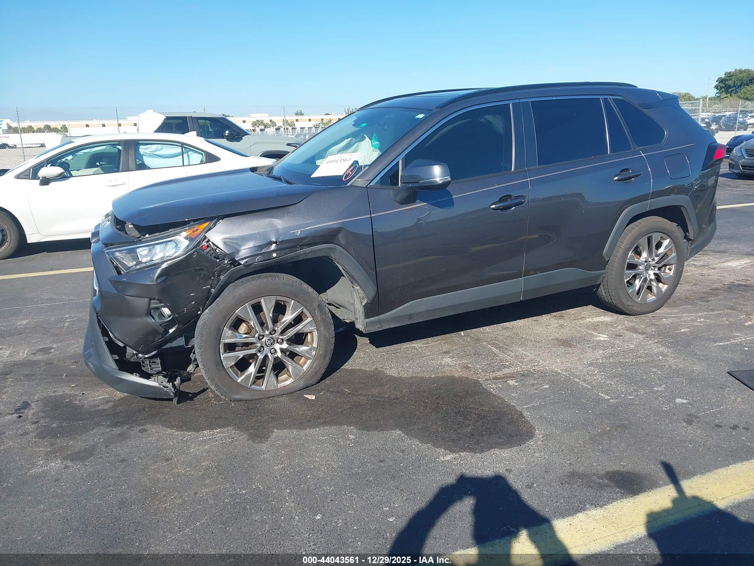 TOYOTA RAV4 image 2