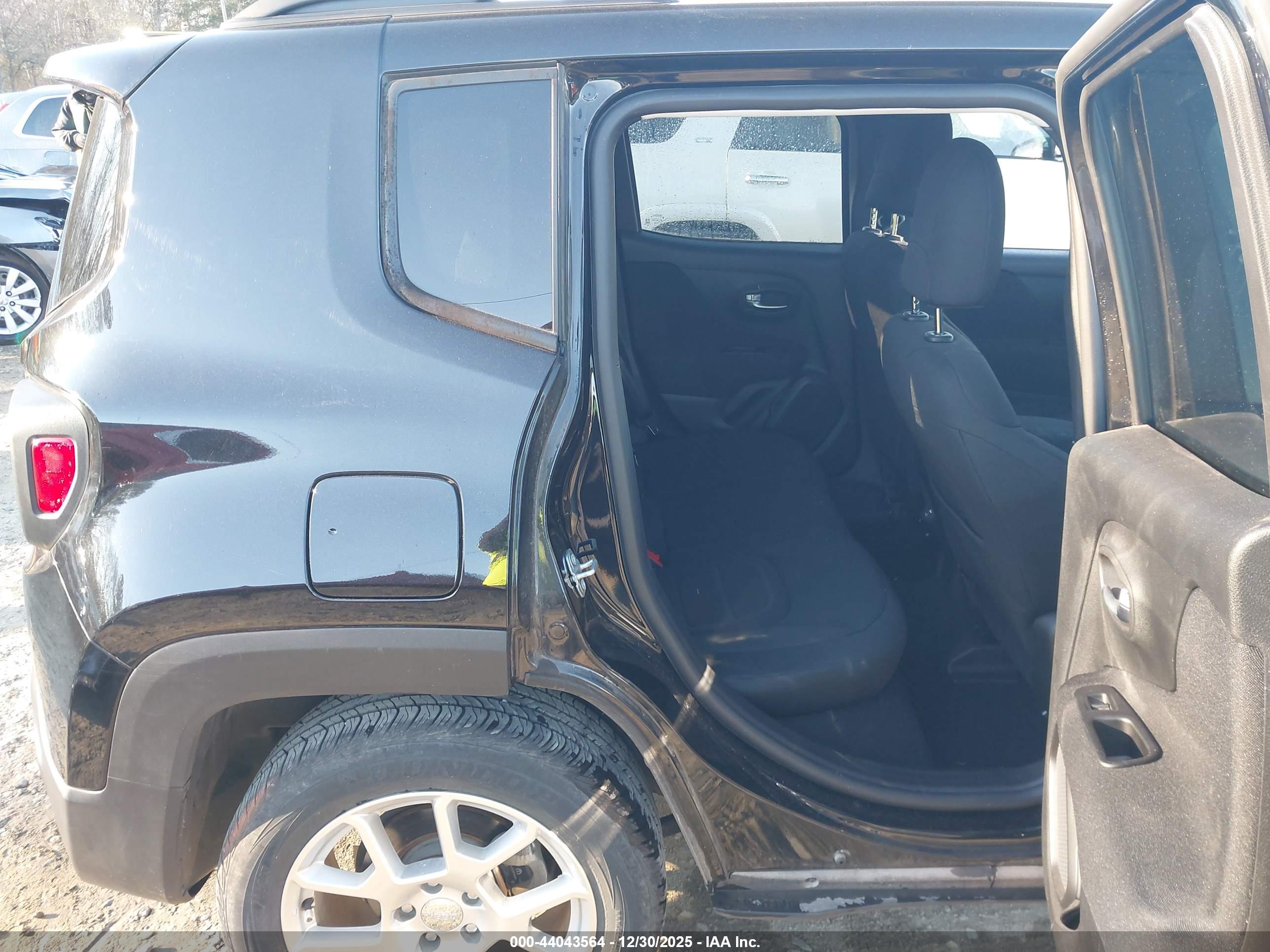 JEEP RENEGADE image 8