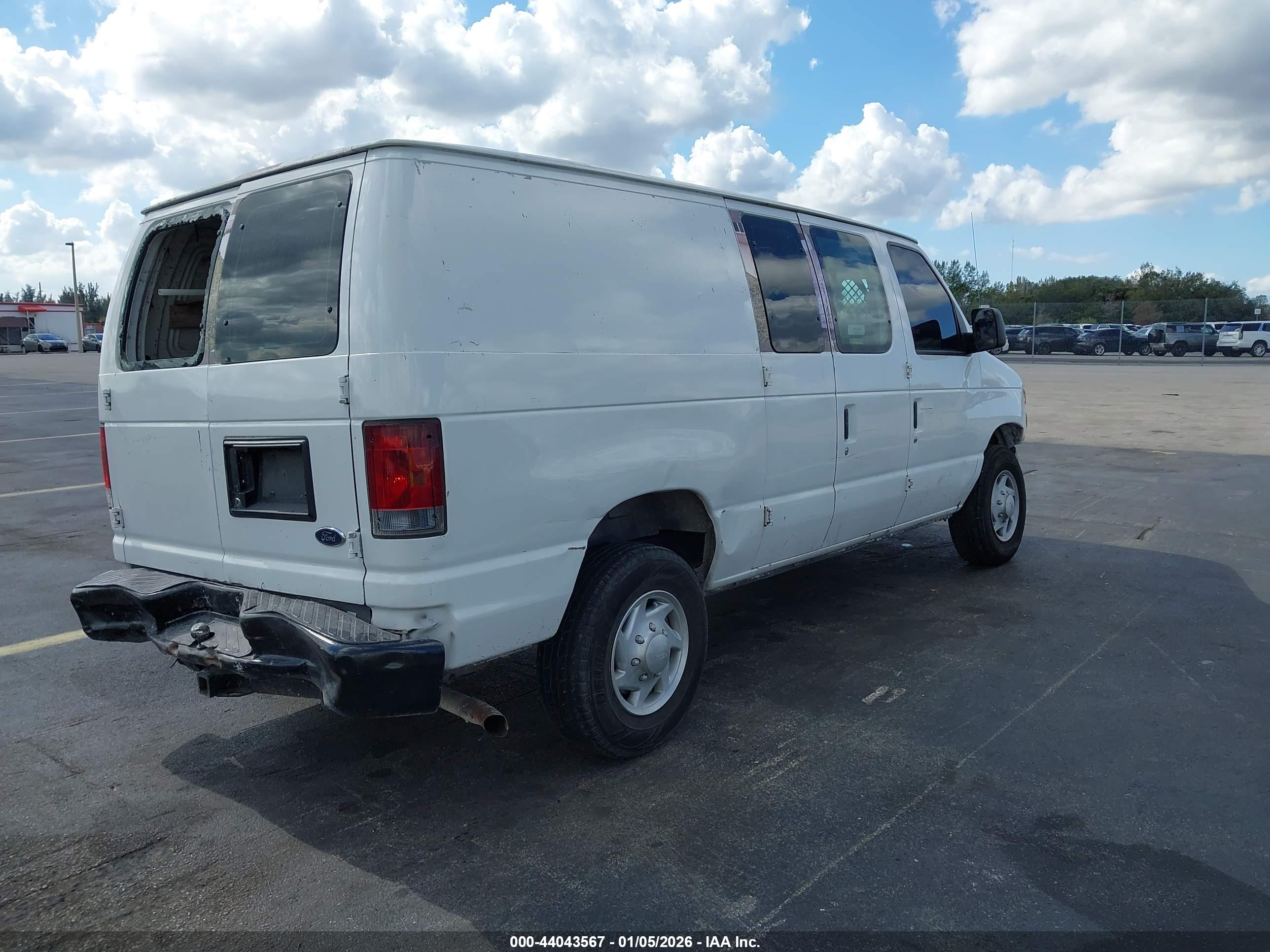 FORD E-250 image 4