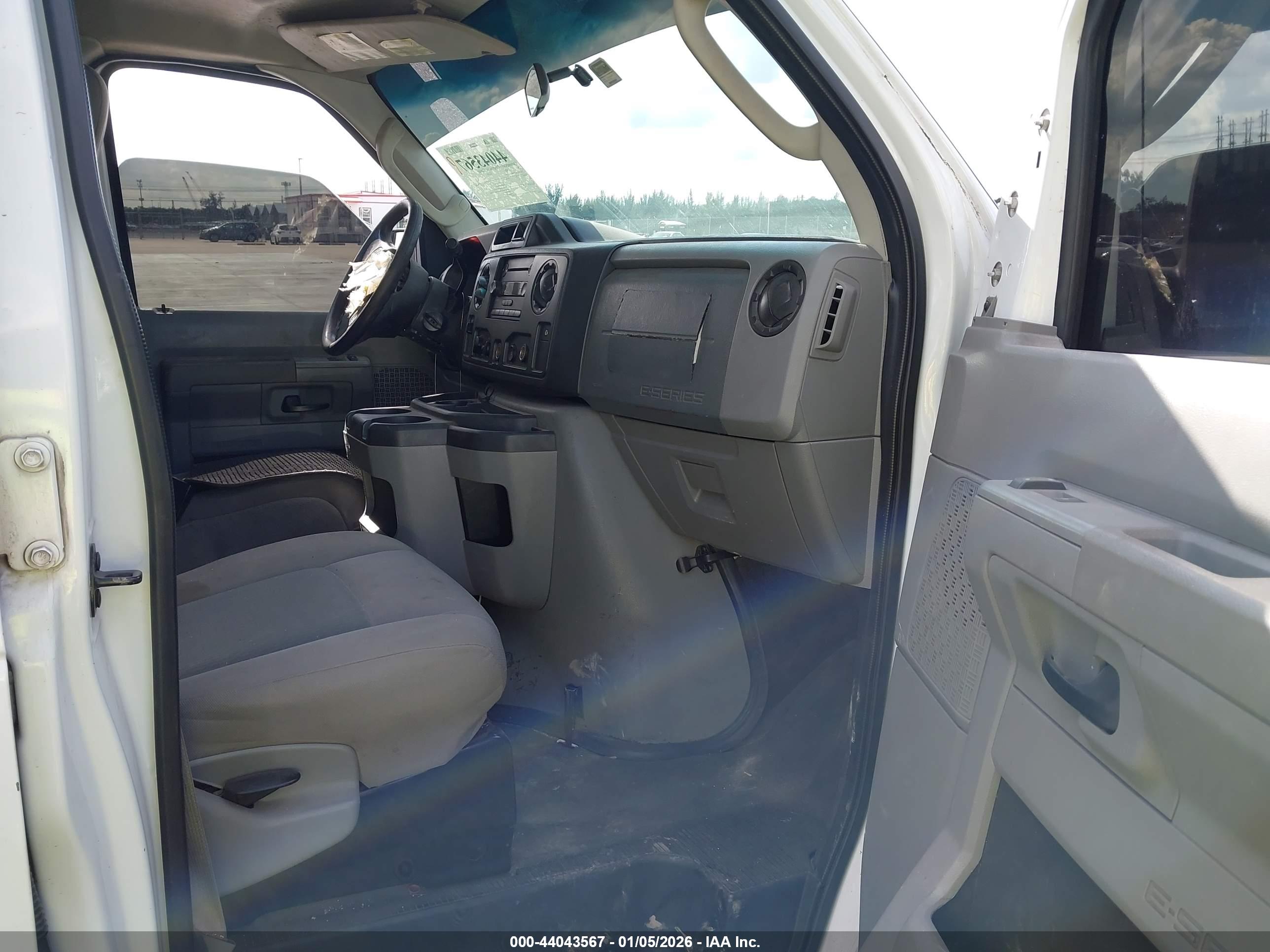 FORD E-250 image 5