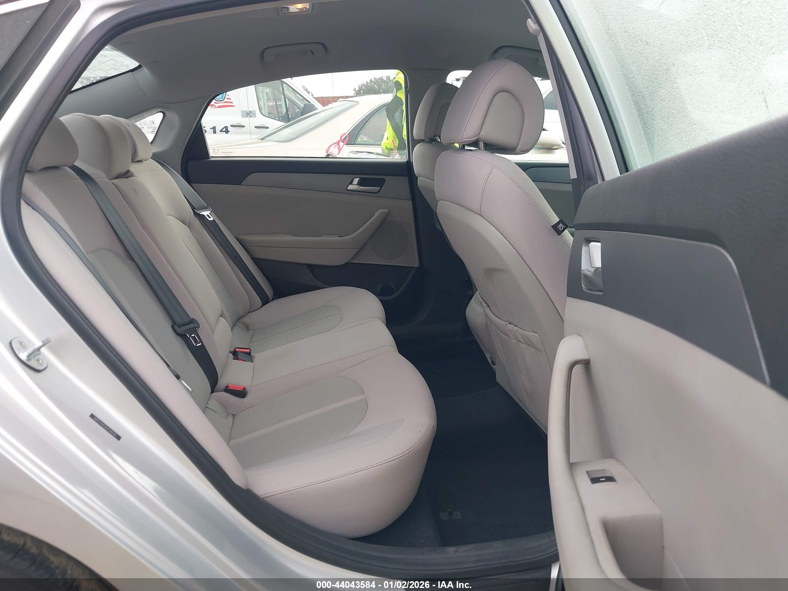 HYUNDAI SONATA image 8