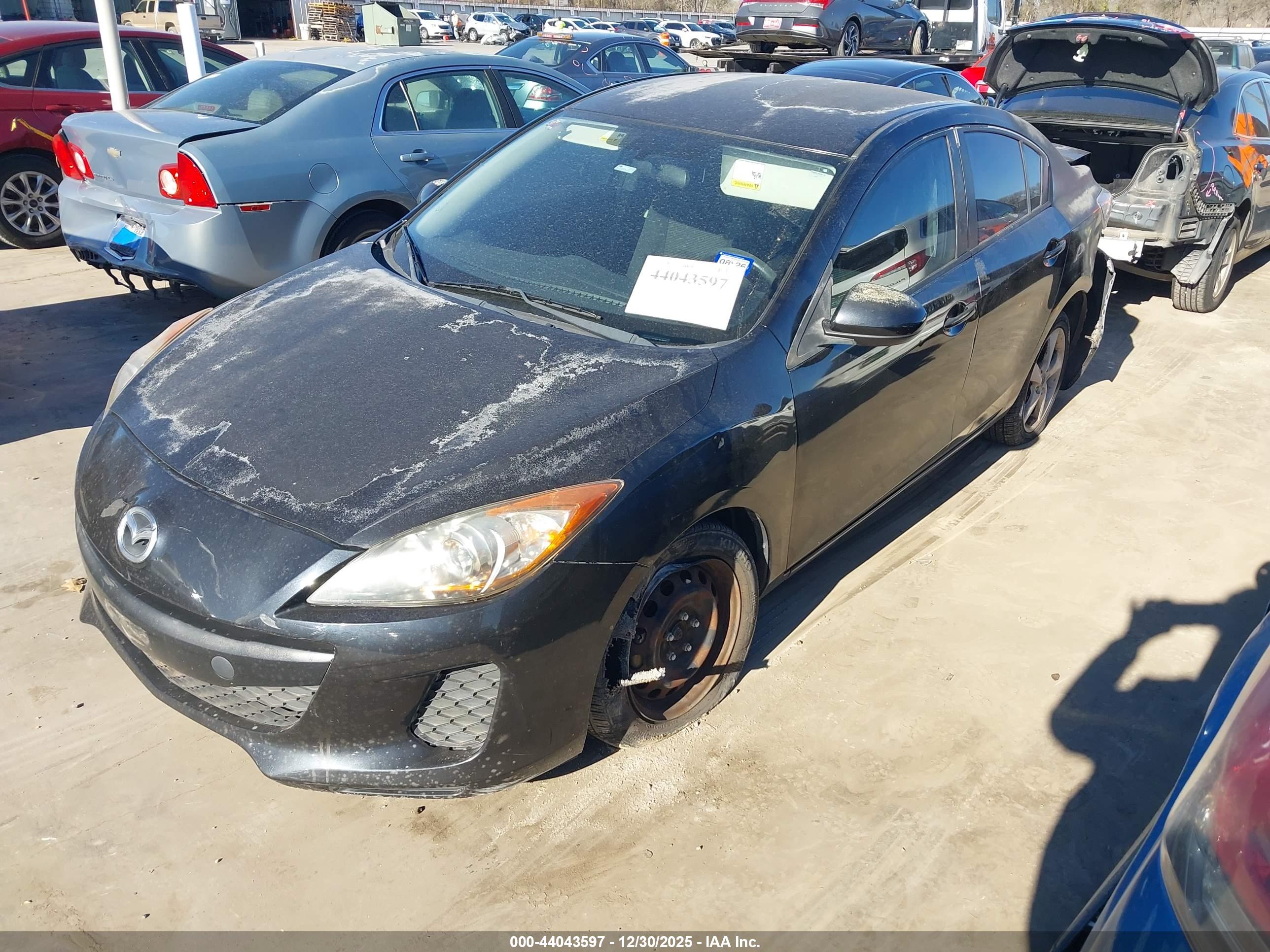 MAZDA MAZDA3 image 2
