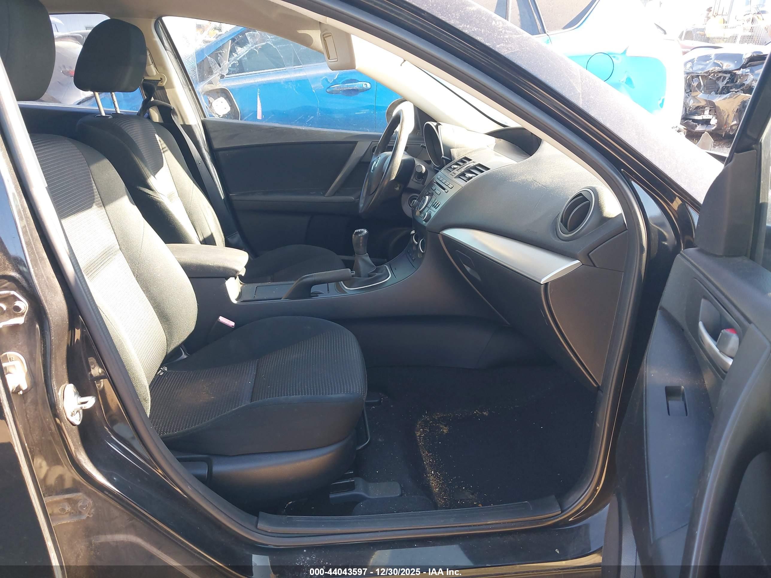 MAZDA MAZDA3 image 5