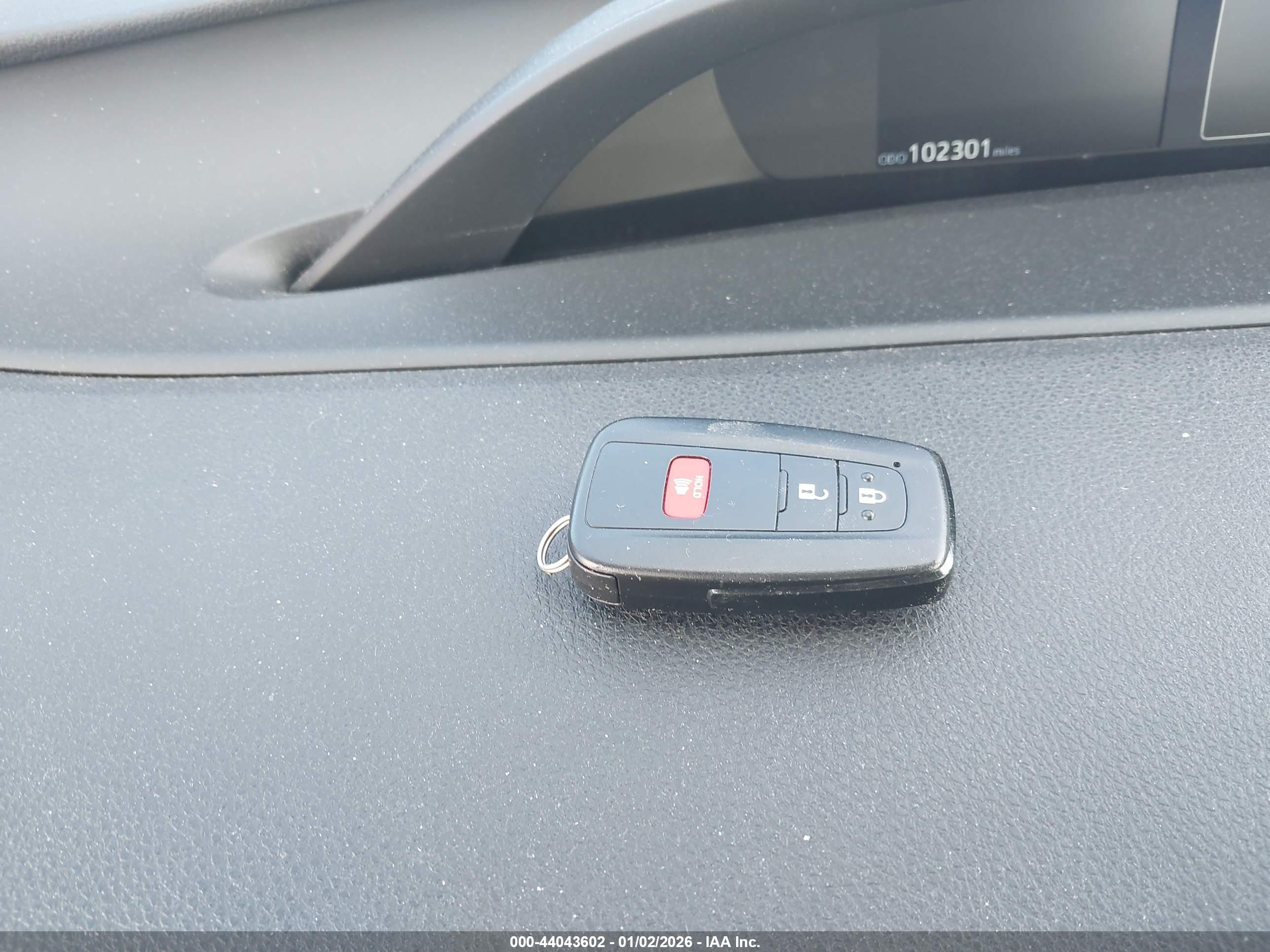 TOYOTA PRIUS image 11
