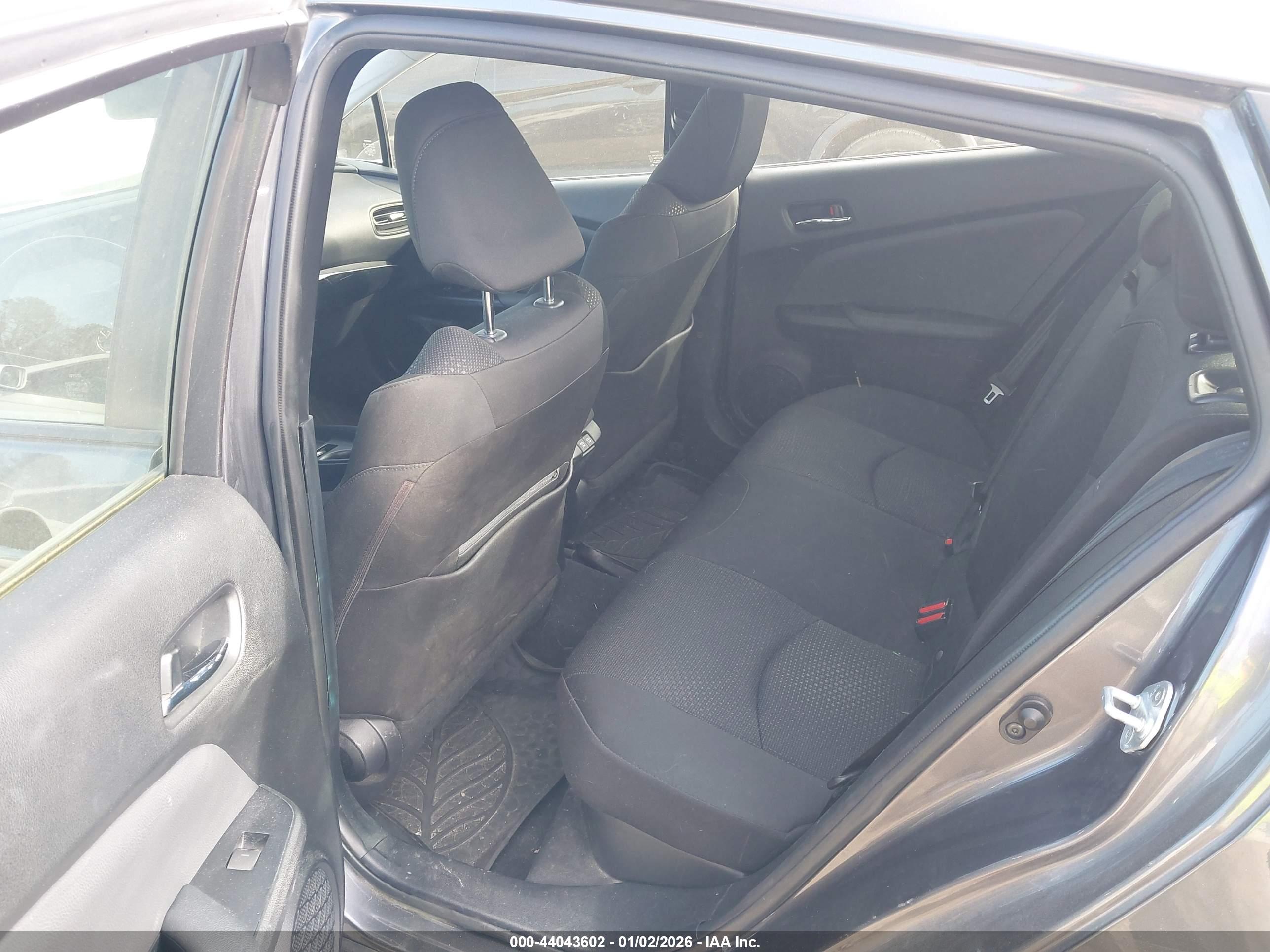 TOYOTA PRIUS image 8