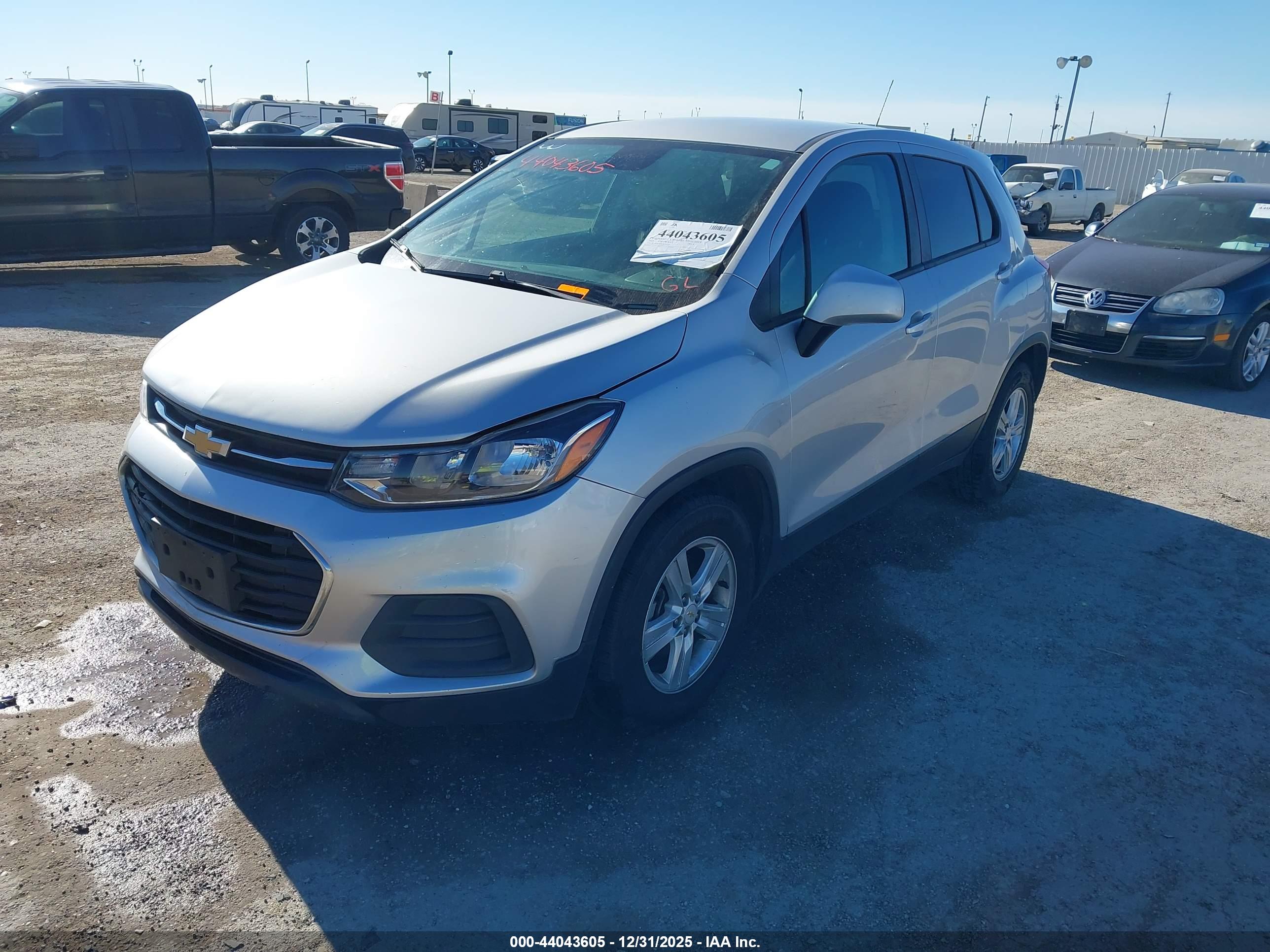 CHEVROLET TRAX image 2