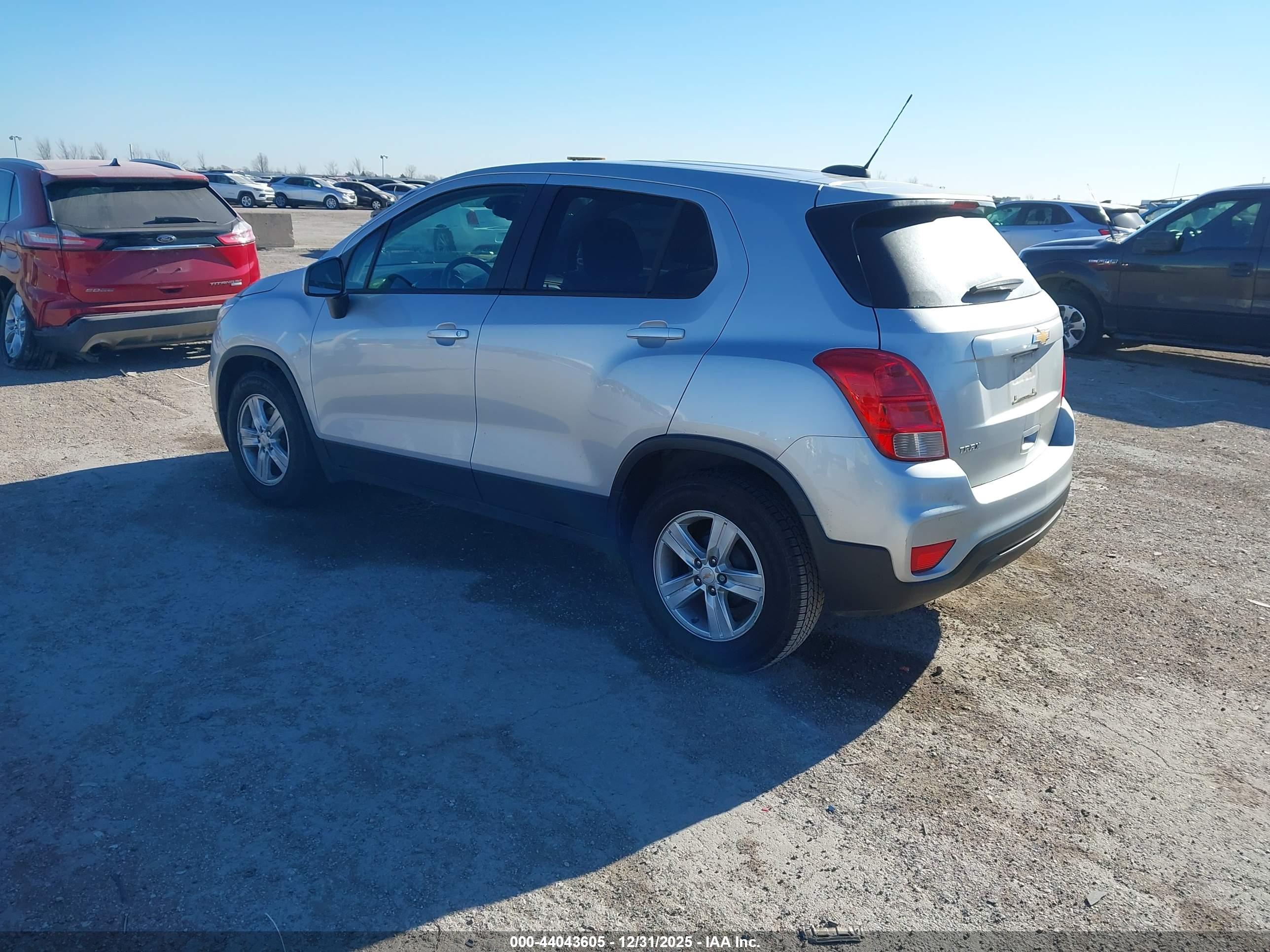 CHEVROLET TRAX image 3