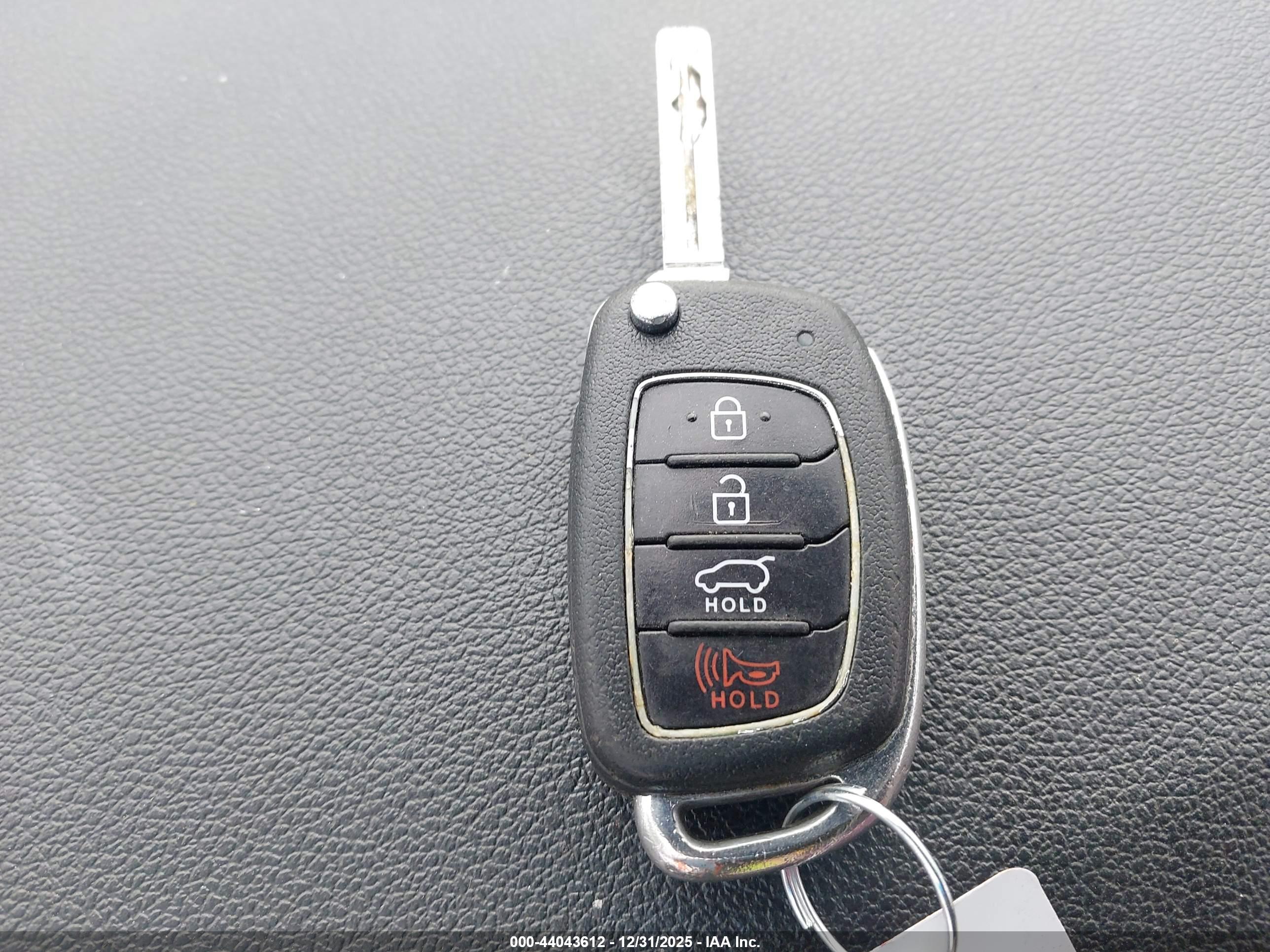 HYUNDAI TUCSON image 11