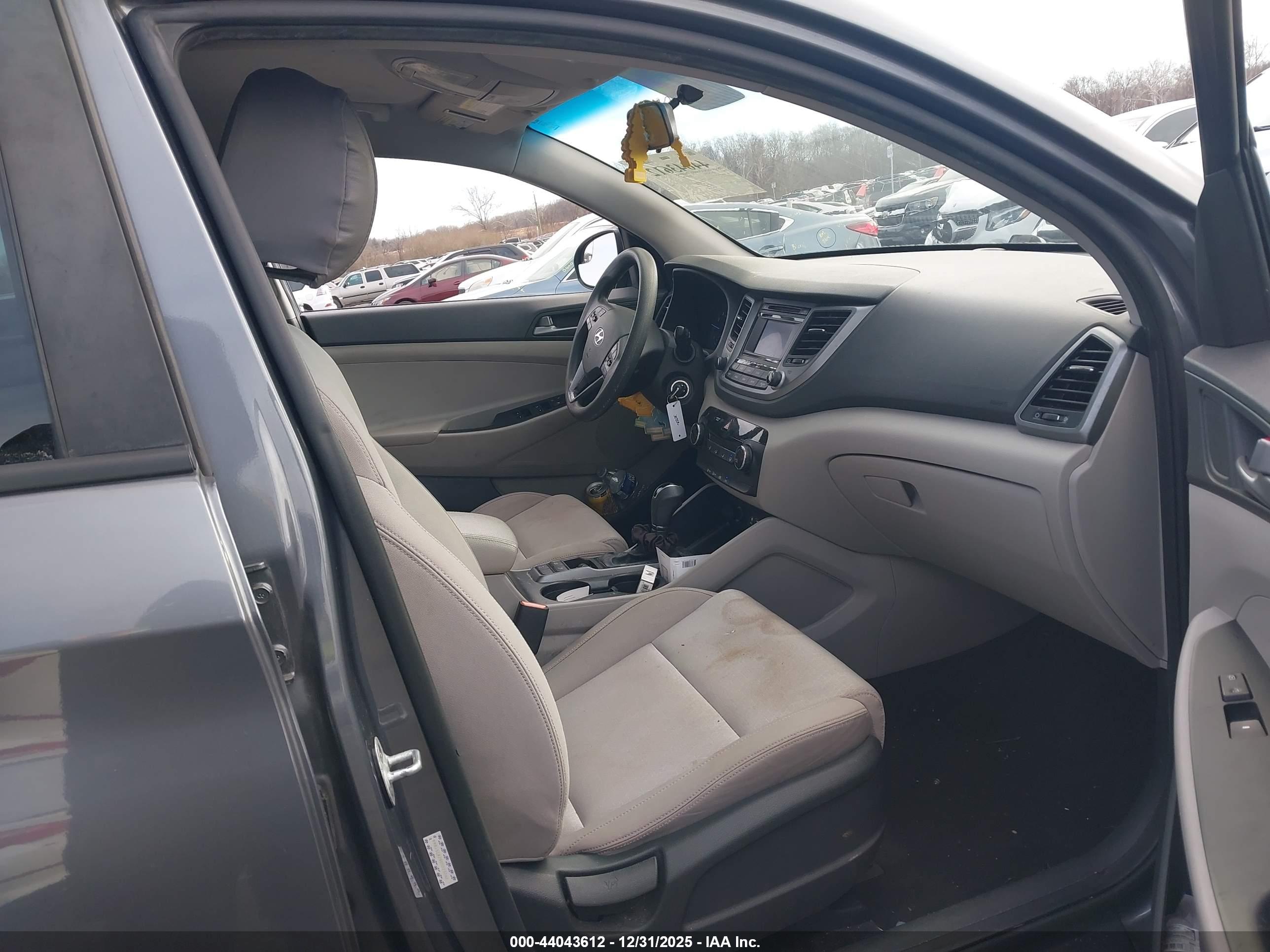 HYUNDAI TUCSON image 5