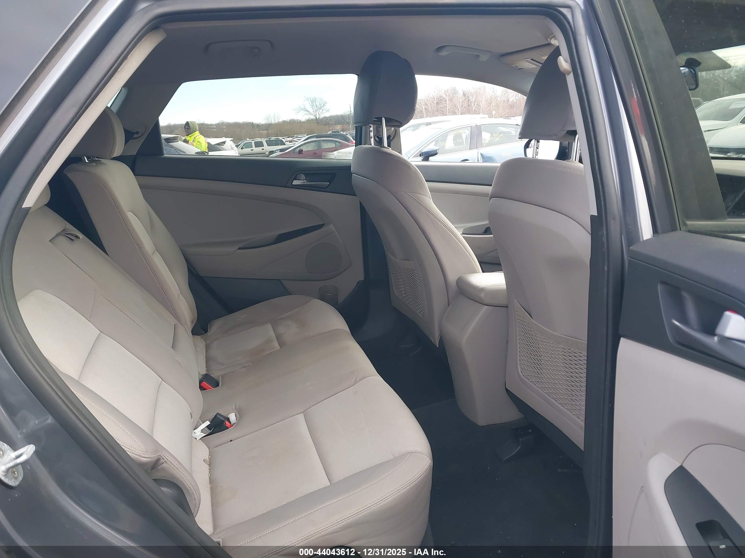 HYUNDAI TUCSON image 8