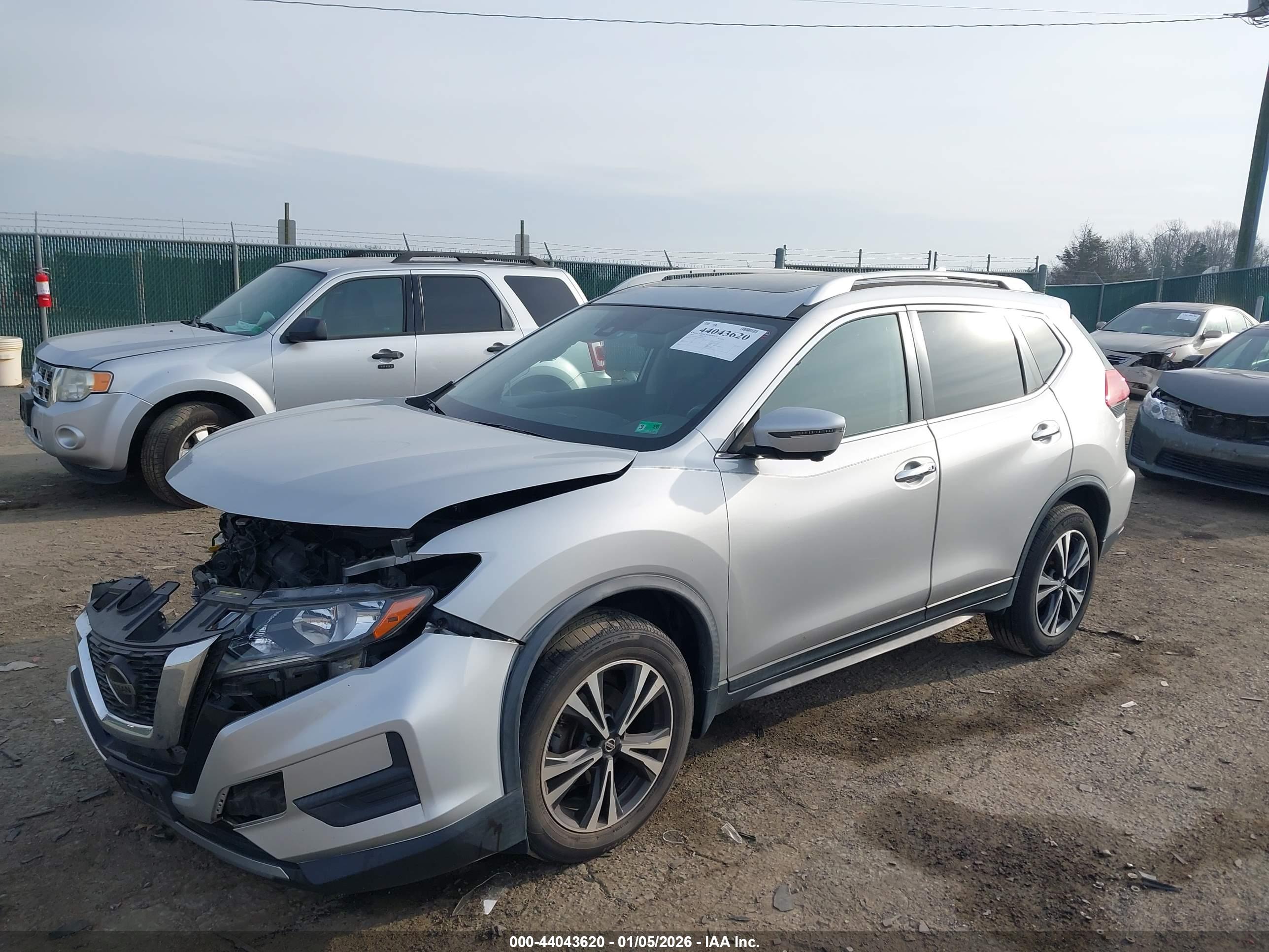 NISSAN ROGUE image 2