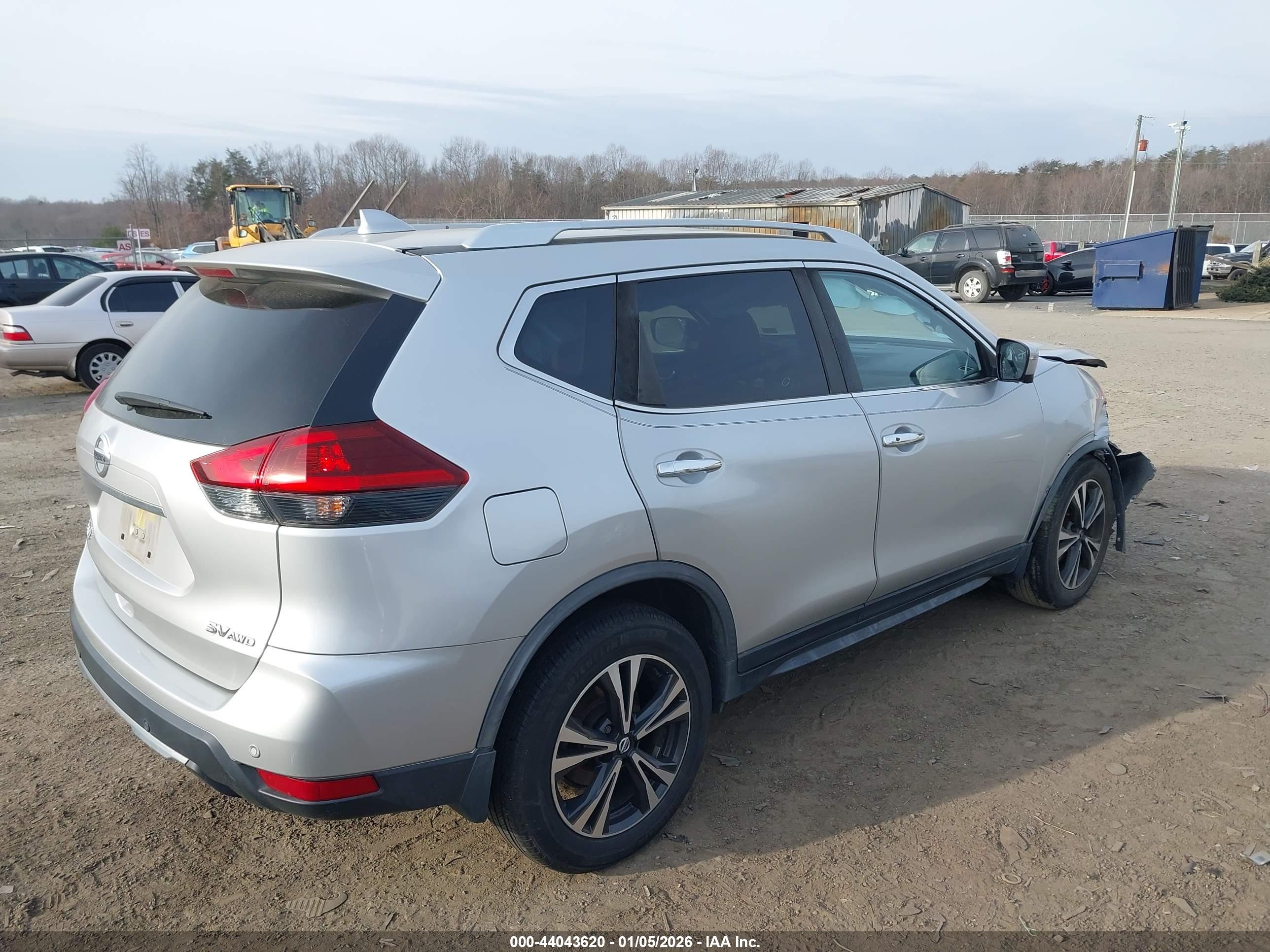 NISSAN ROGUE image 4