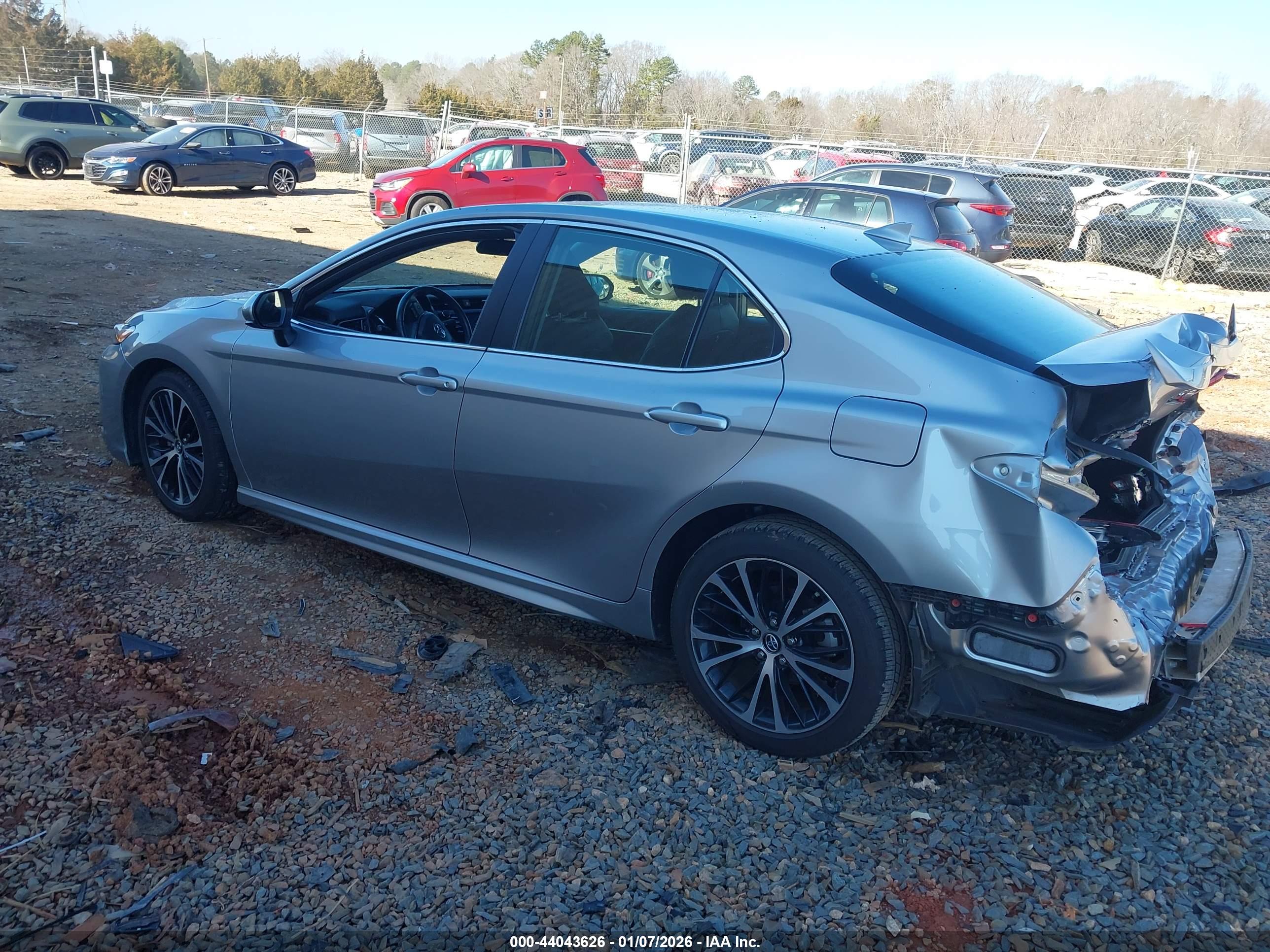 TOYOTA CAMRY image 3