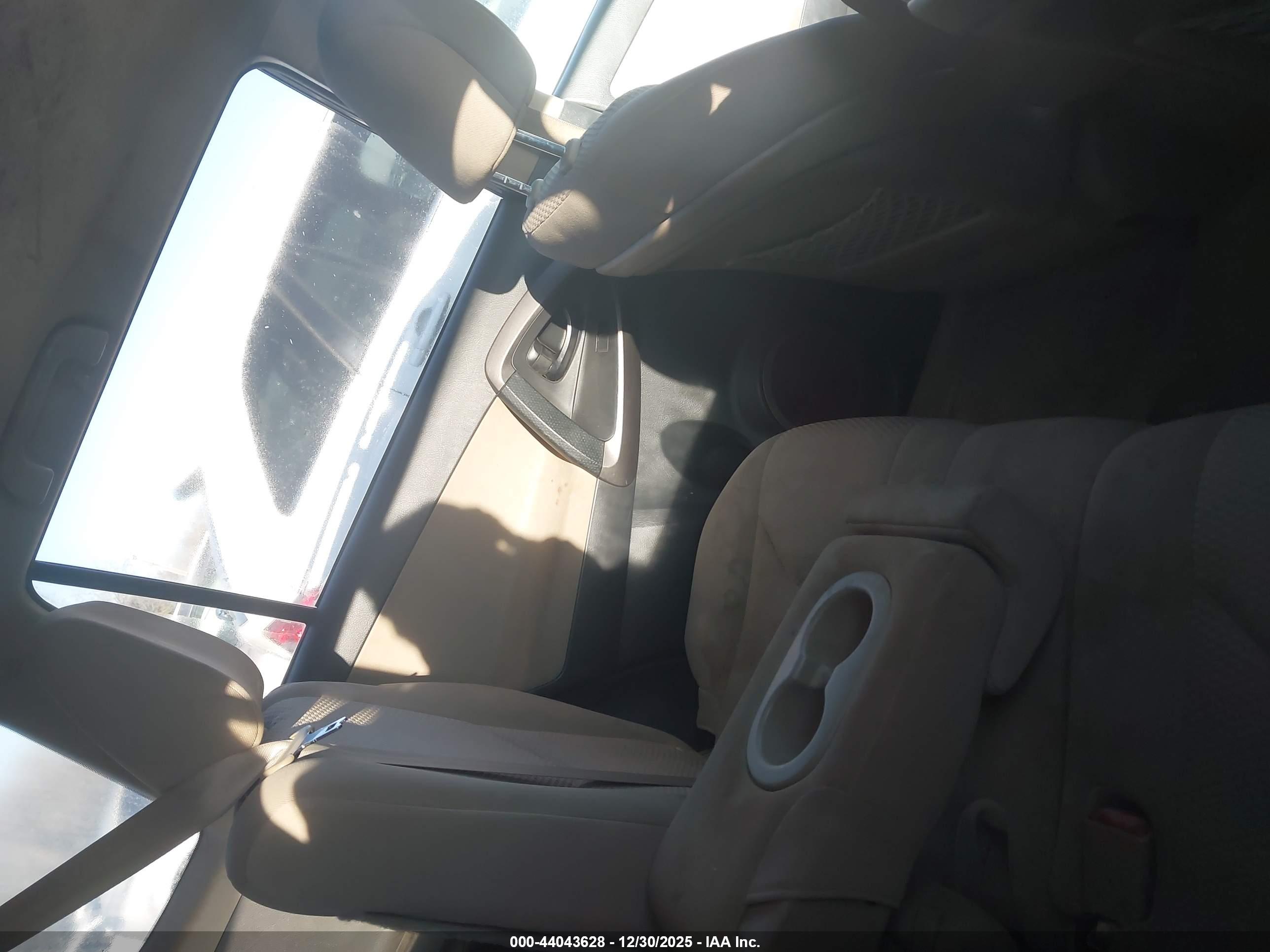 TOYOTA RAV4 image 8