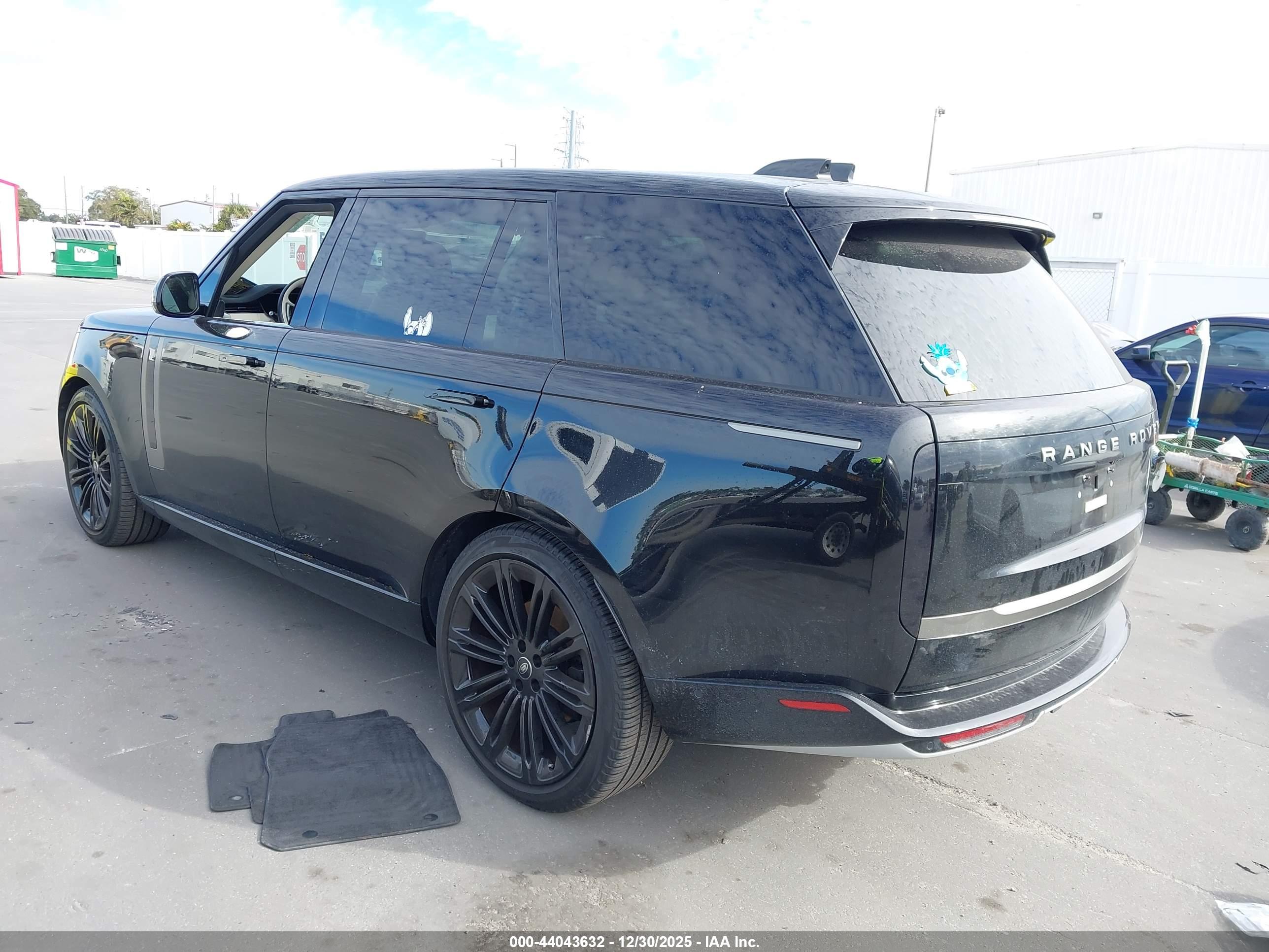 LAND ROVER image 3