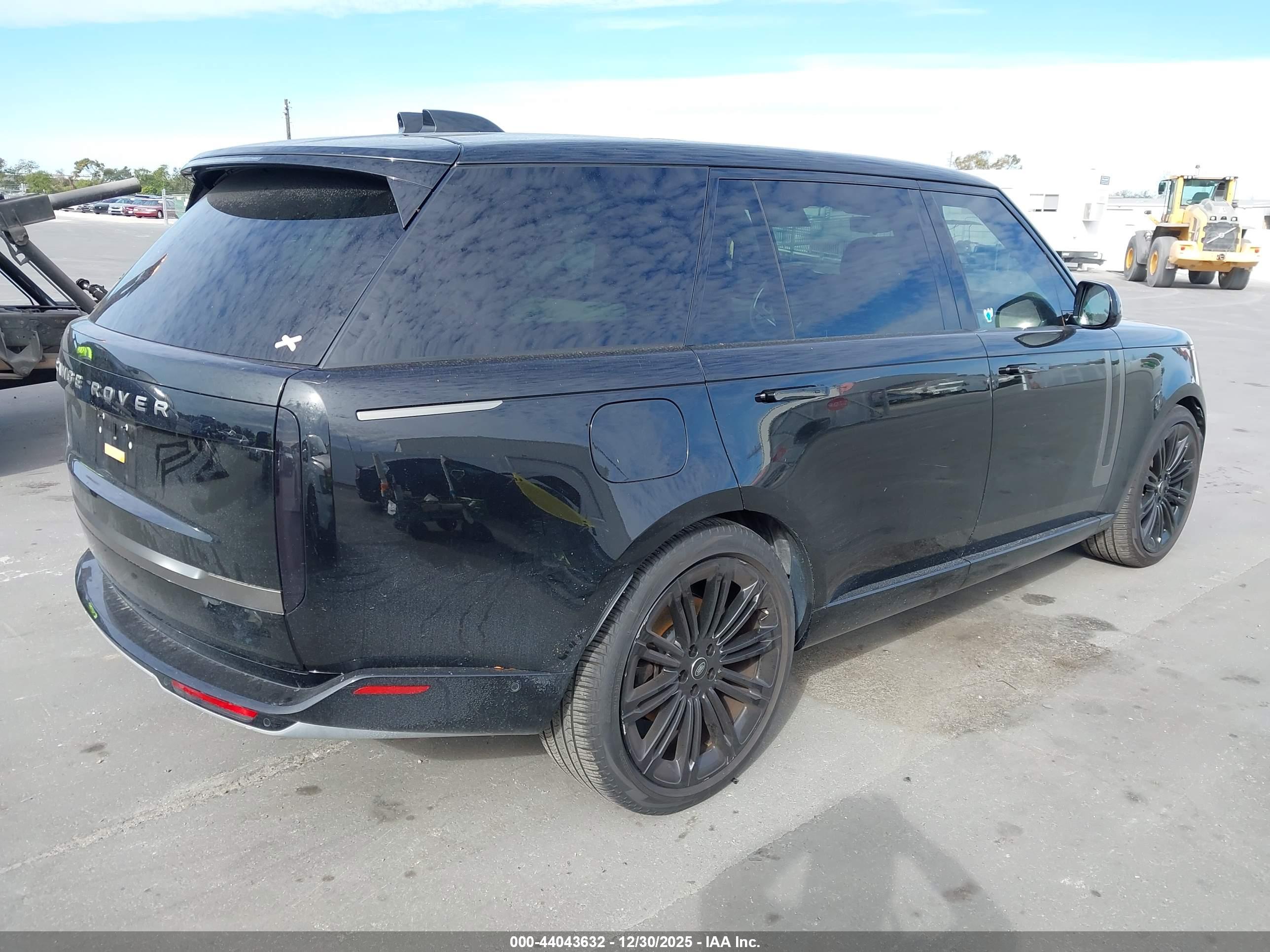 LAND ROVER image 4