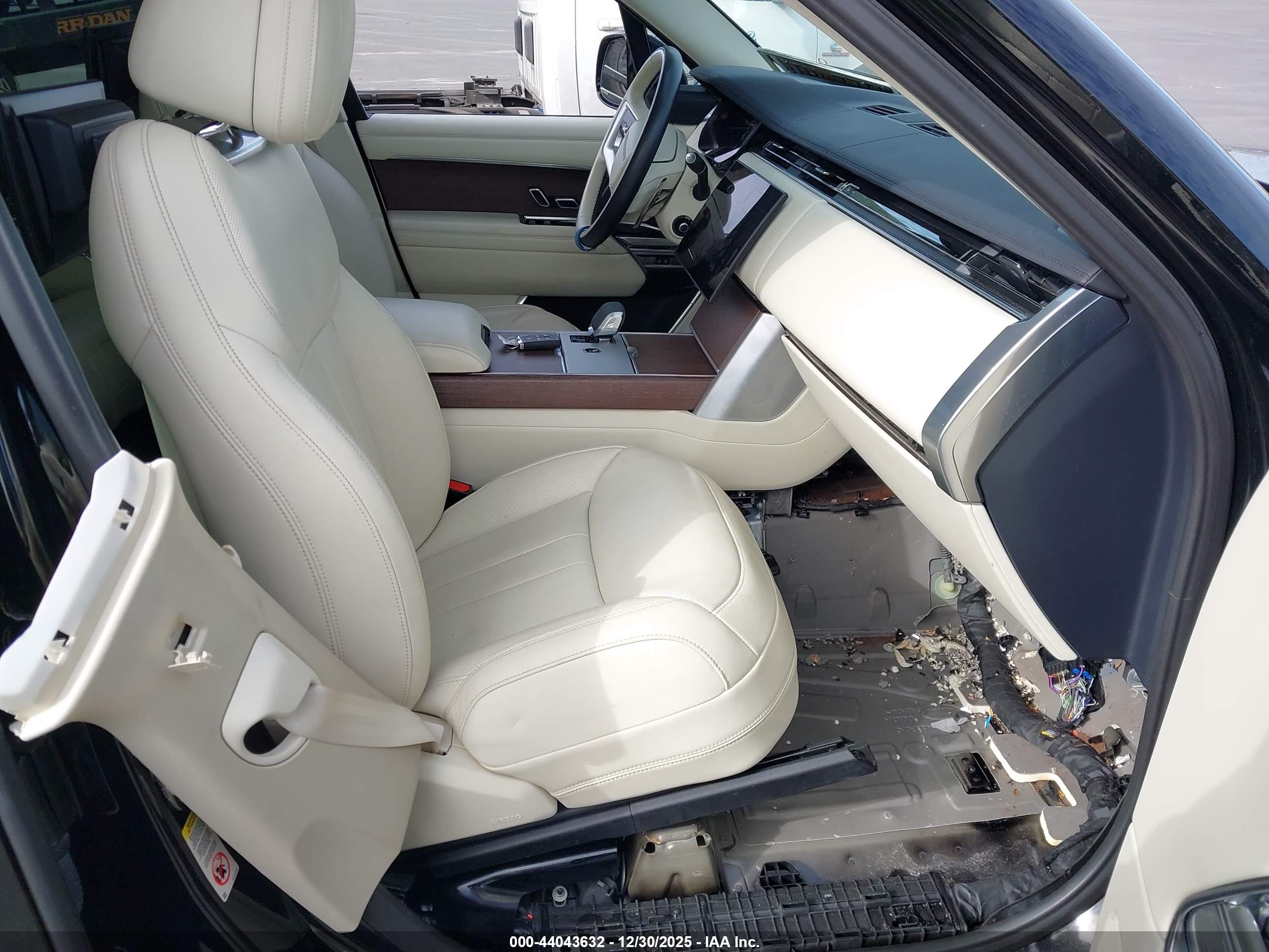 LAND ROVER image 5
