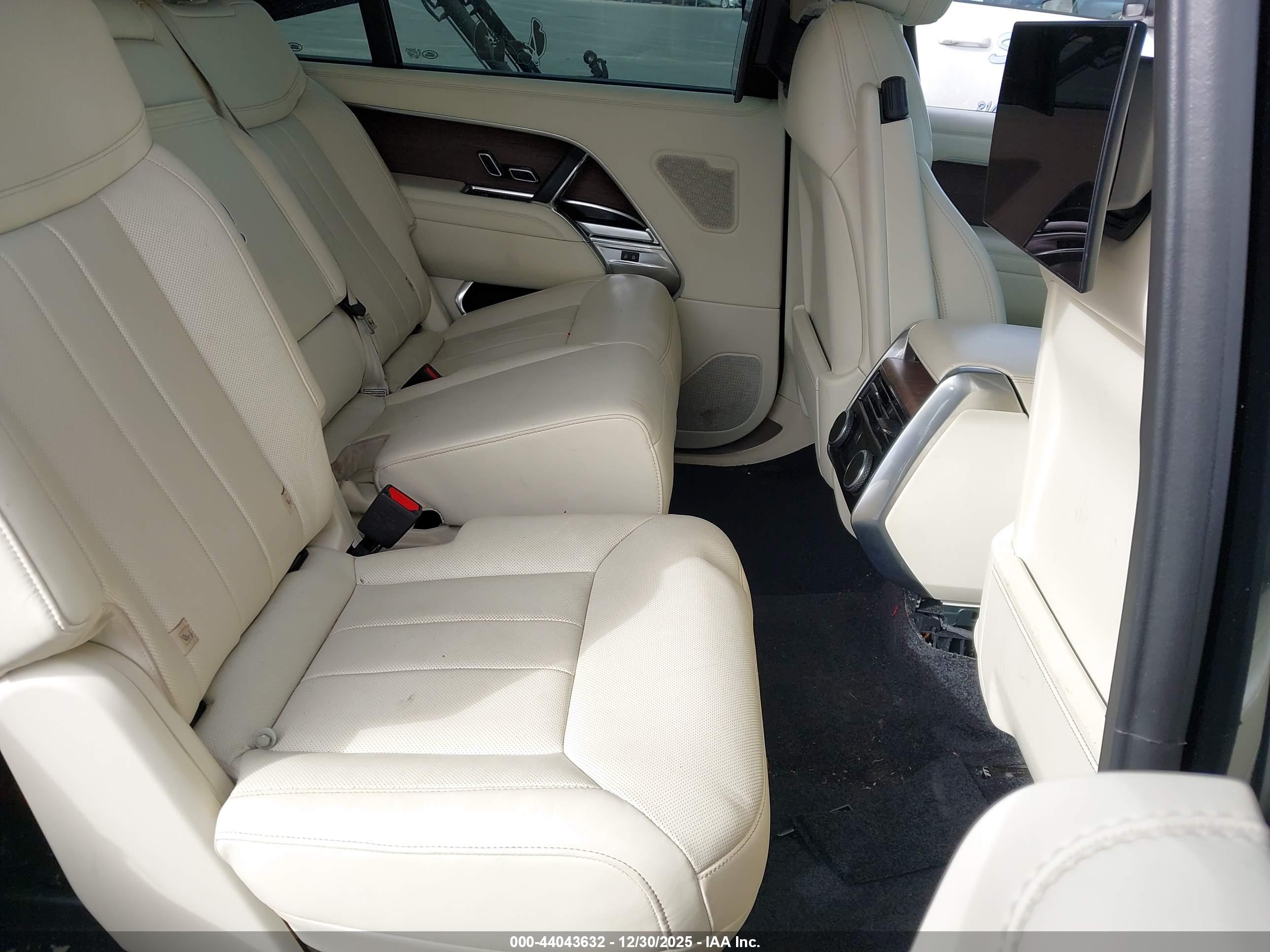 LAND ROVER image 8