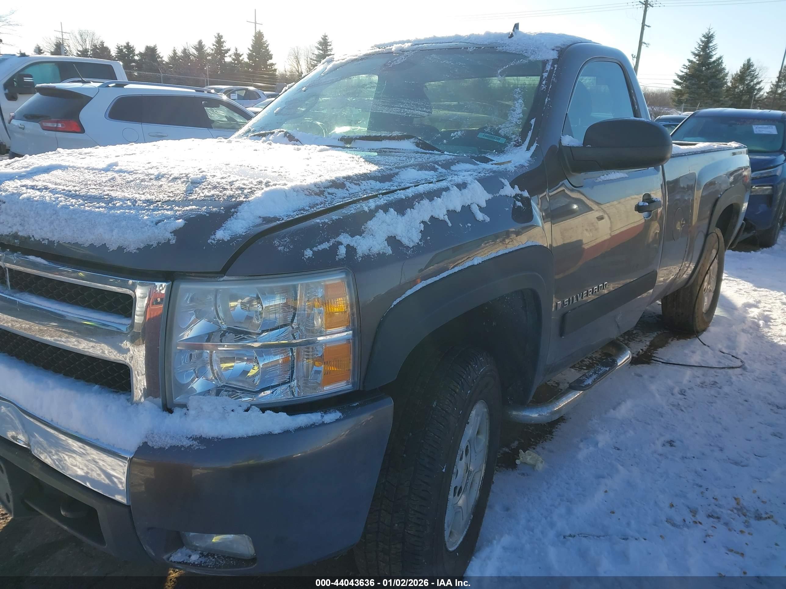 CHEVROLET SILVERADO image 2