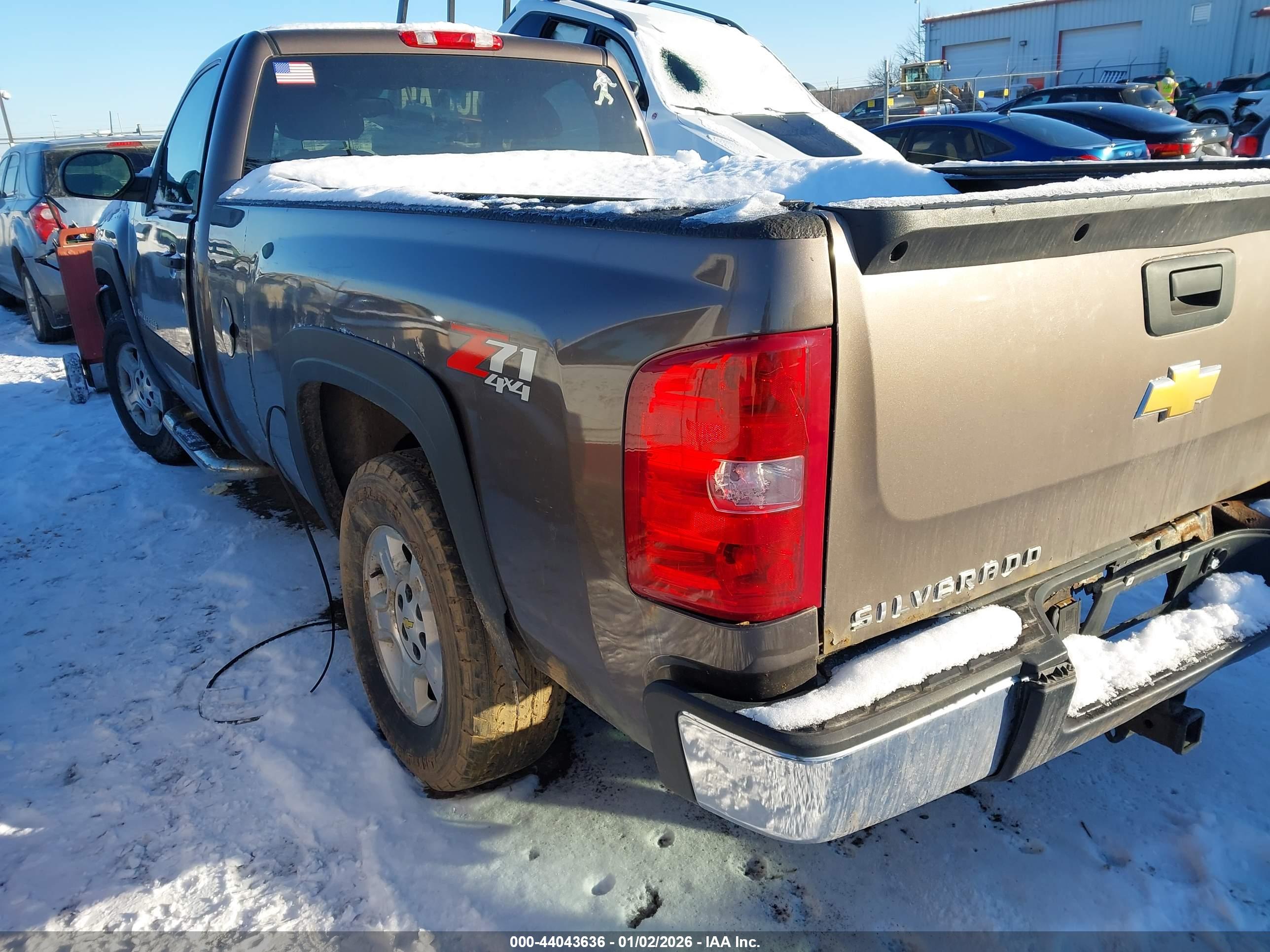 CHEVROLET SILVERADO image 3