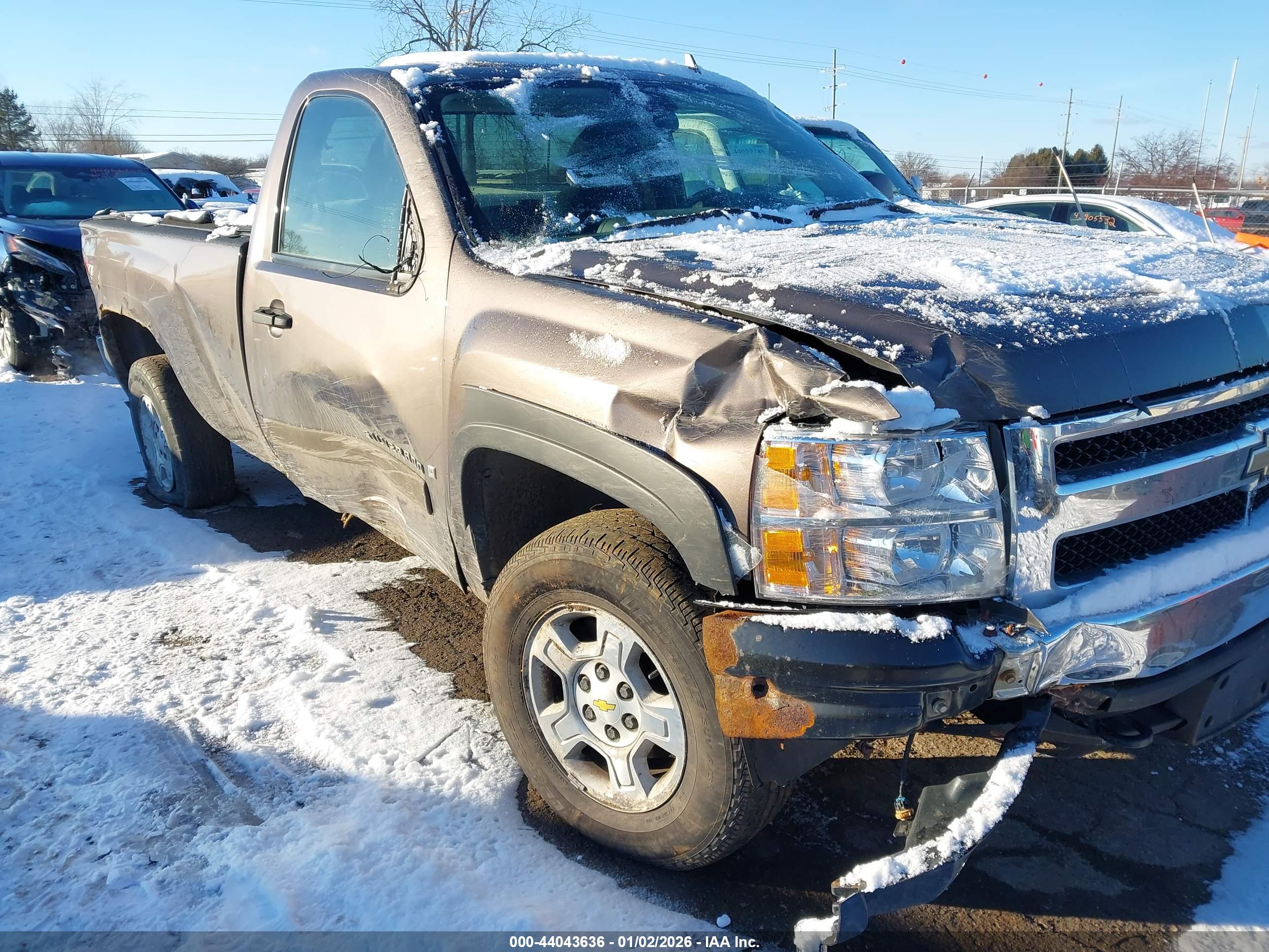 CHEVROLET SILVERADO image 6