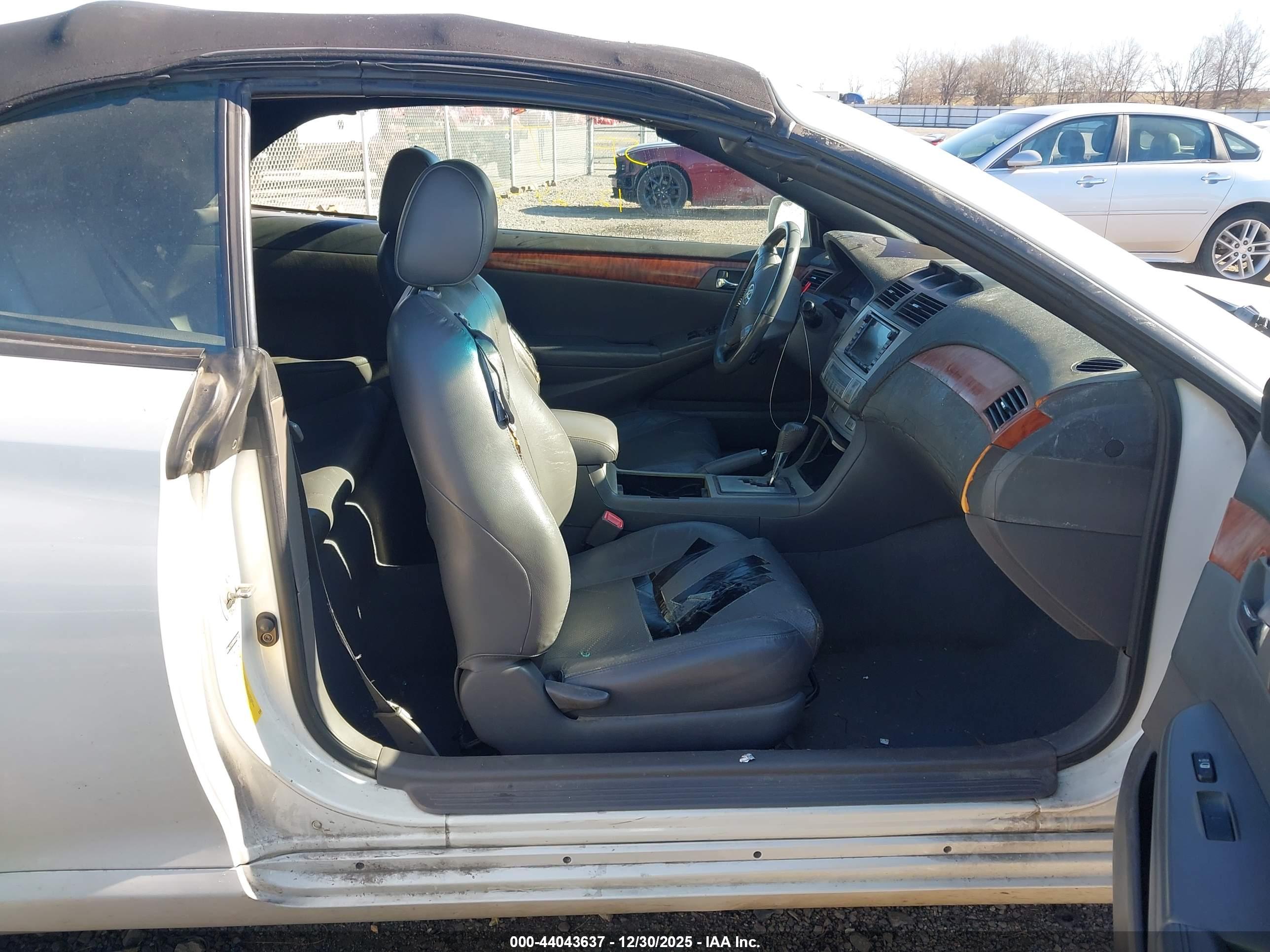 TOYOTA CAMRY image 5