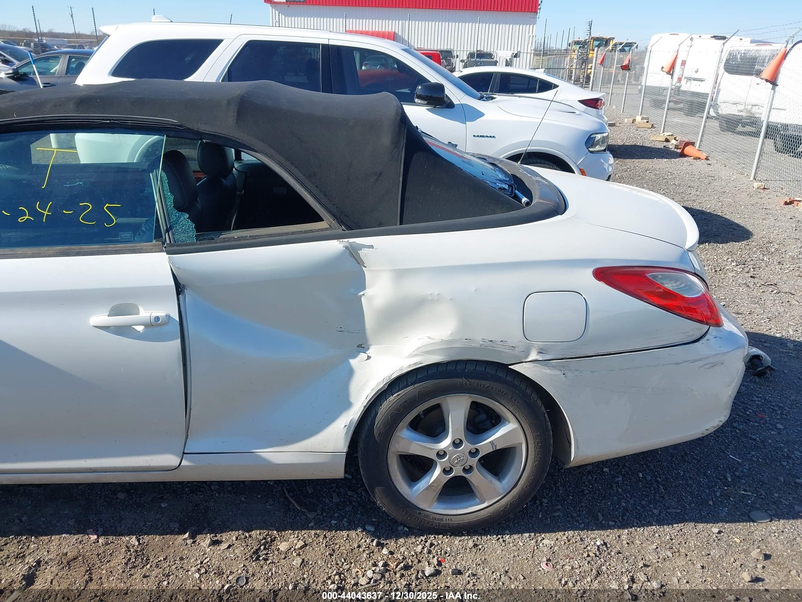 TOYOTA CAMRY image 6