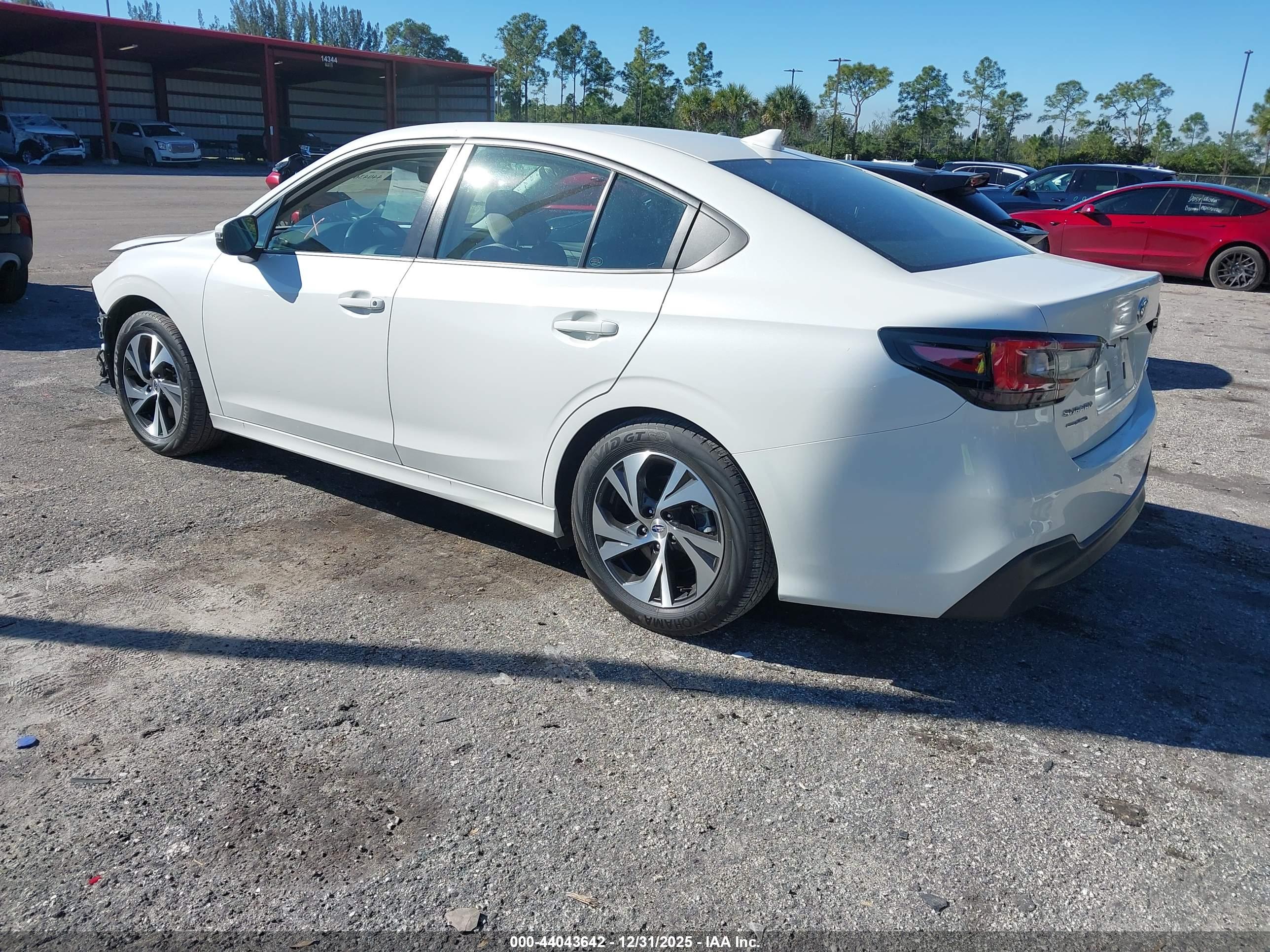 SUBARU LEGACY image 3