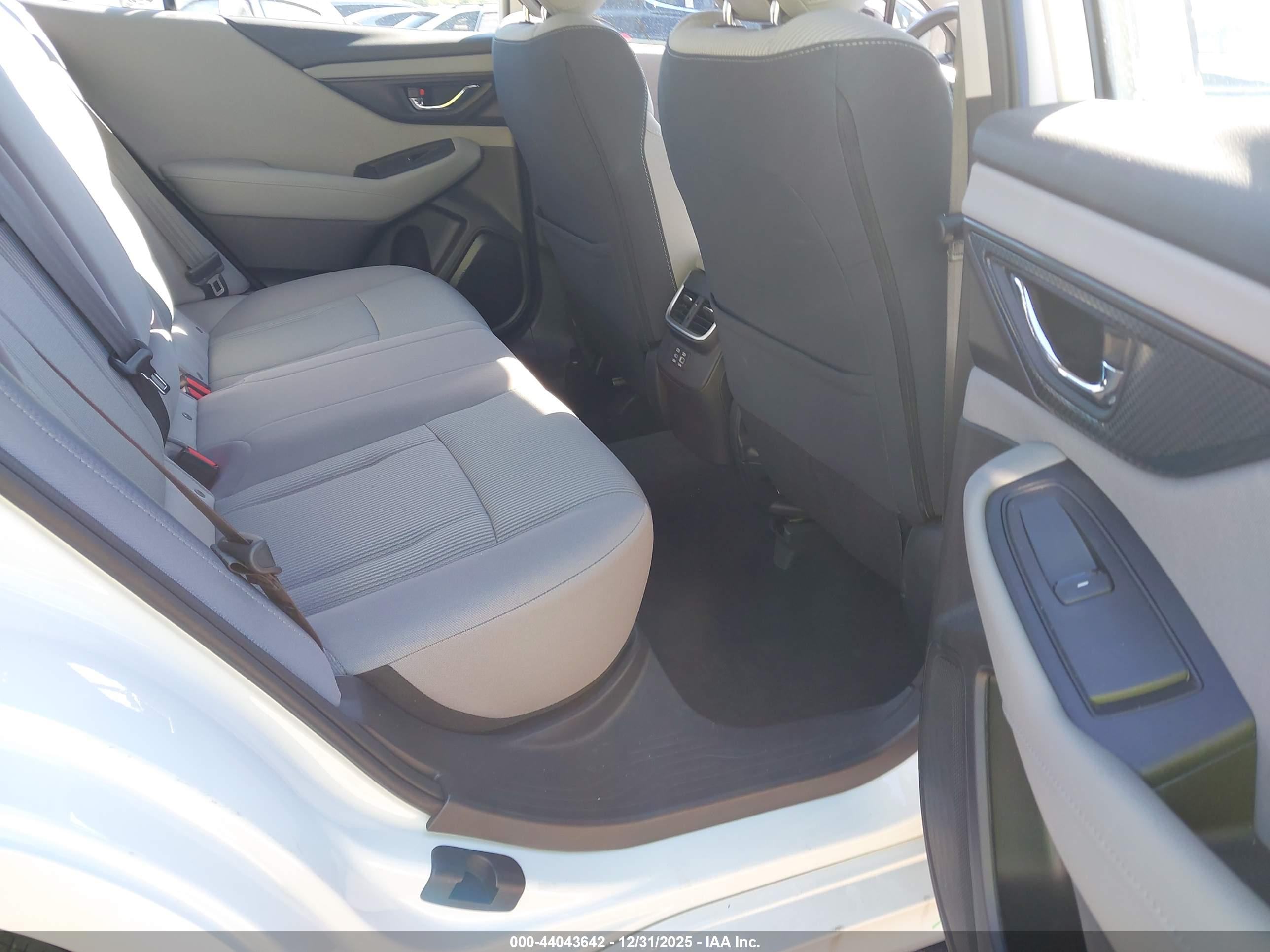 SUBARU LEGACY image 8
