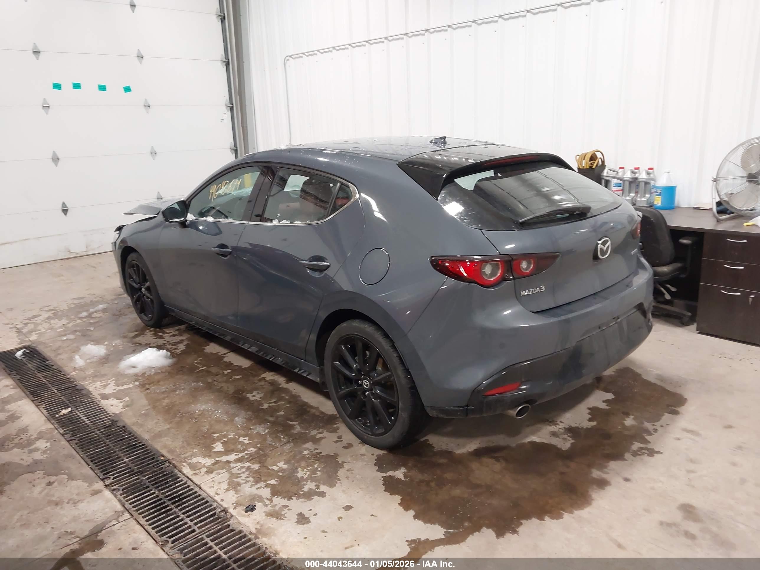 MAZDA MAZDA3 image 3