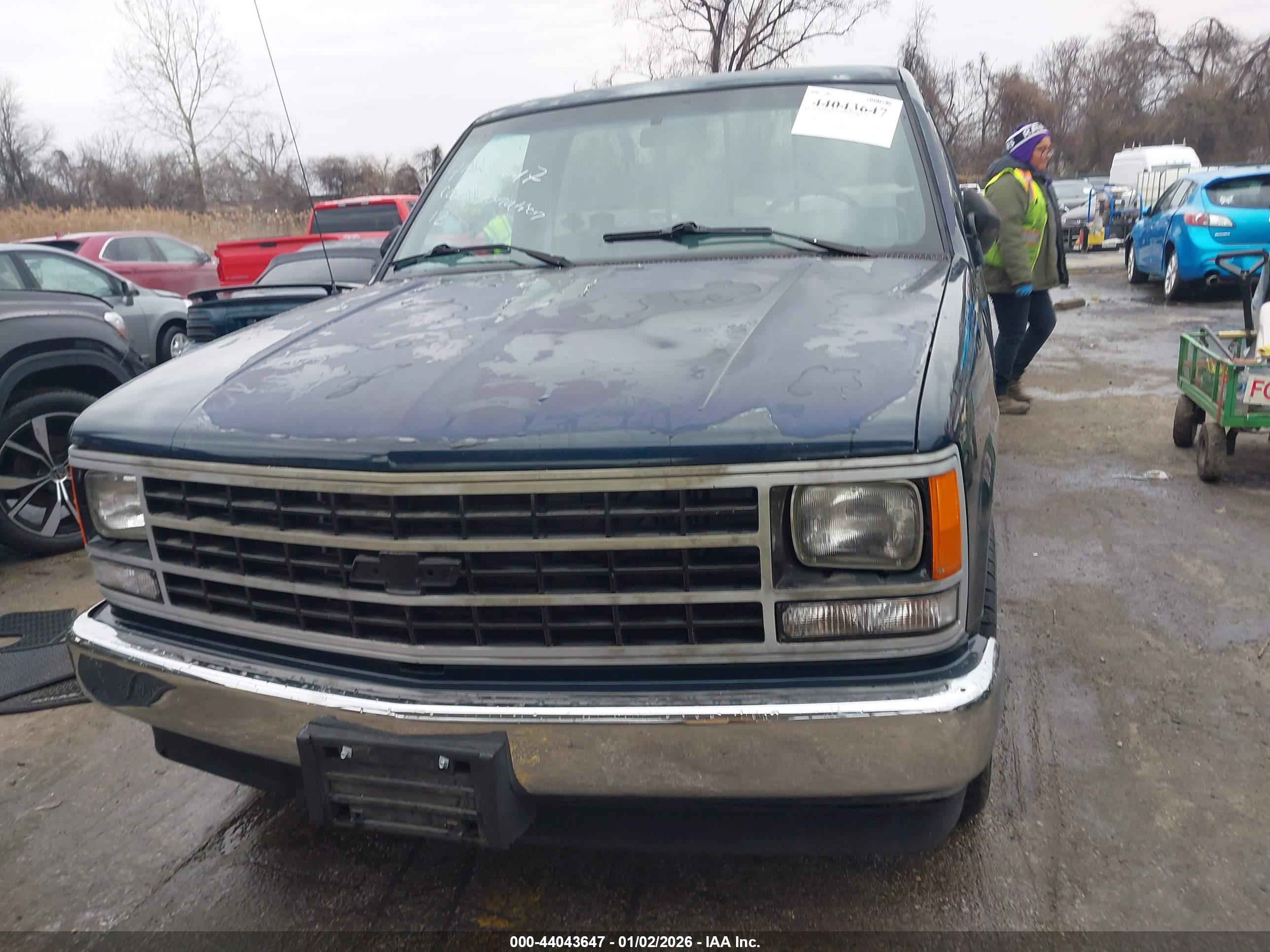 CHEVROLET GMT-400 image 6