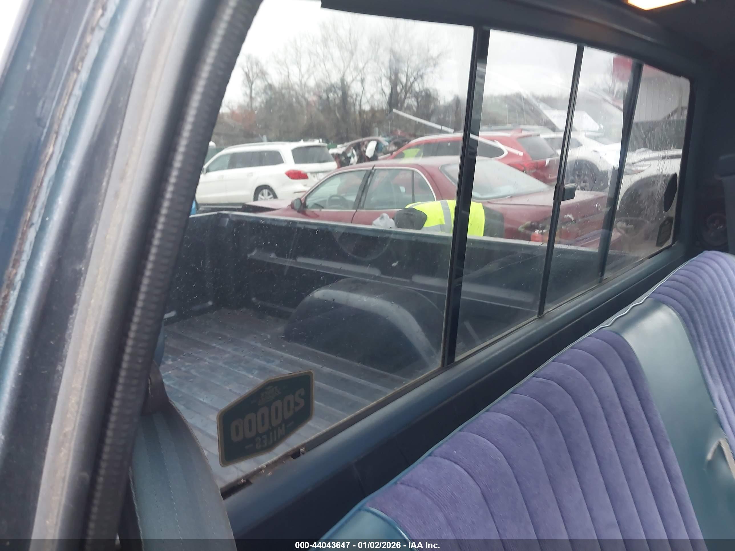 CHEVROLET GMT-400 image 8