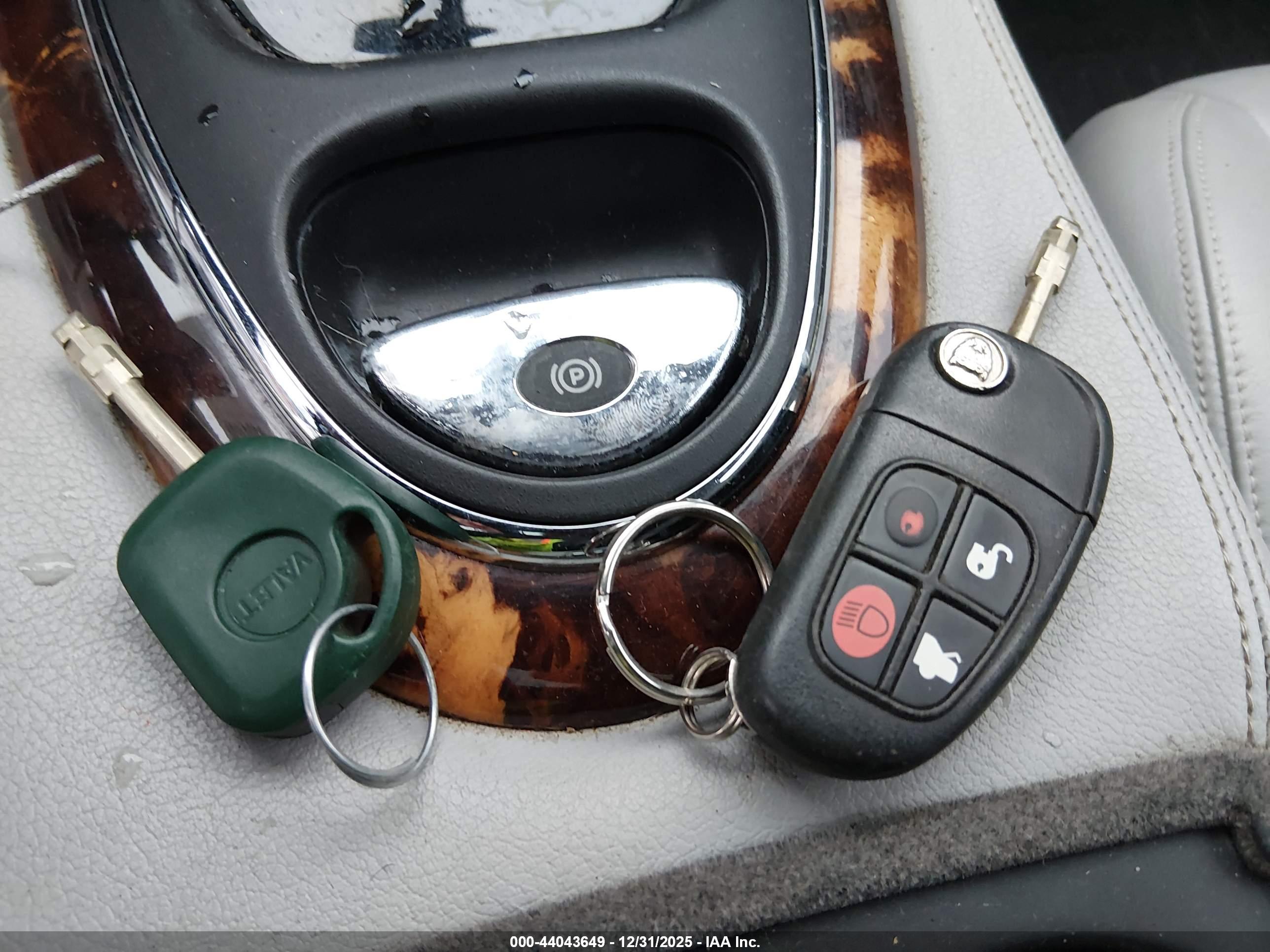JAGUAR XJ image 11
