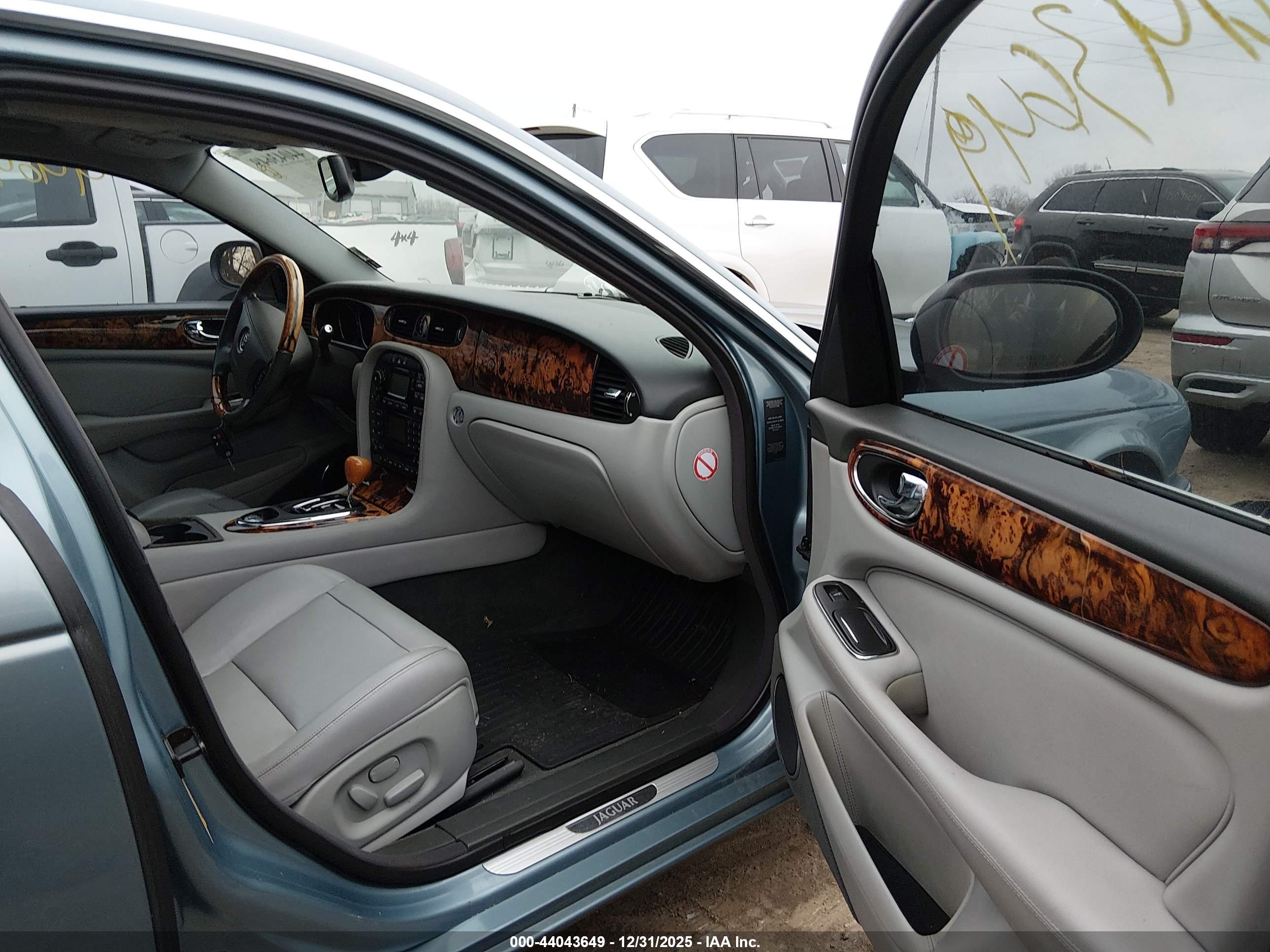 JAGUAR XJ image 5