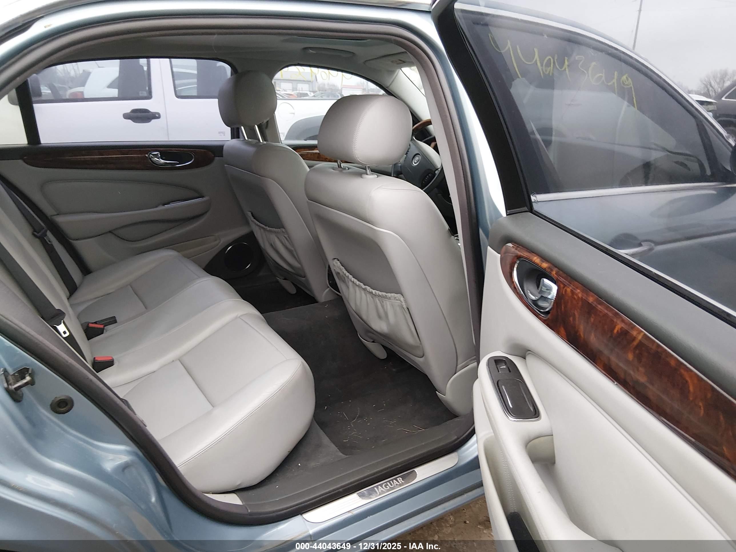 JAGUAR XJ image 8