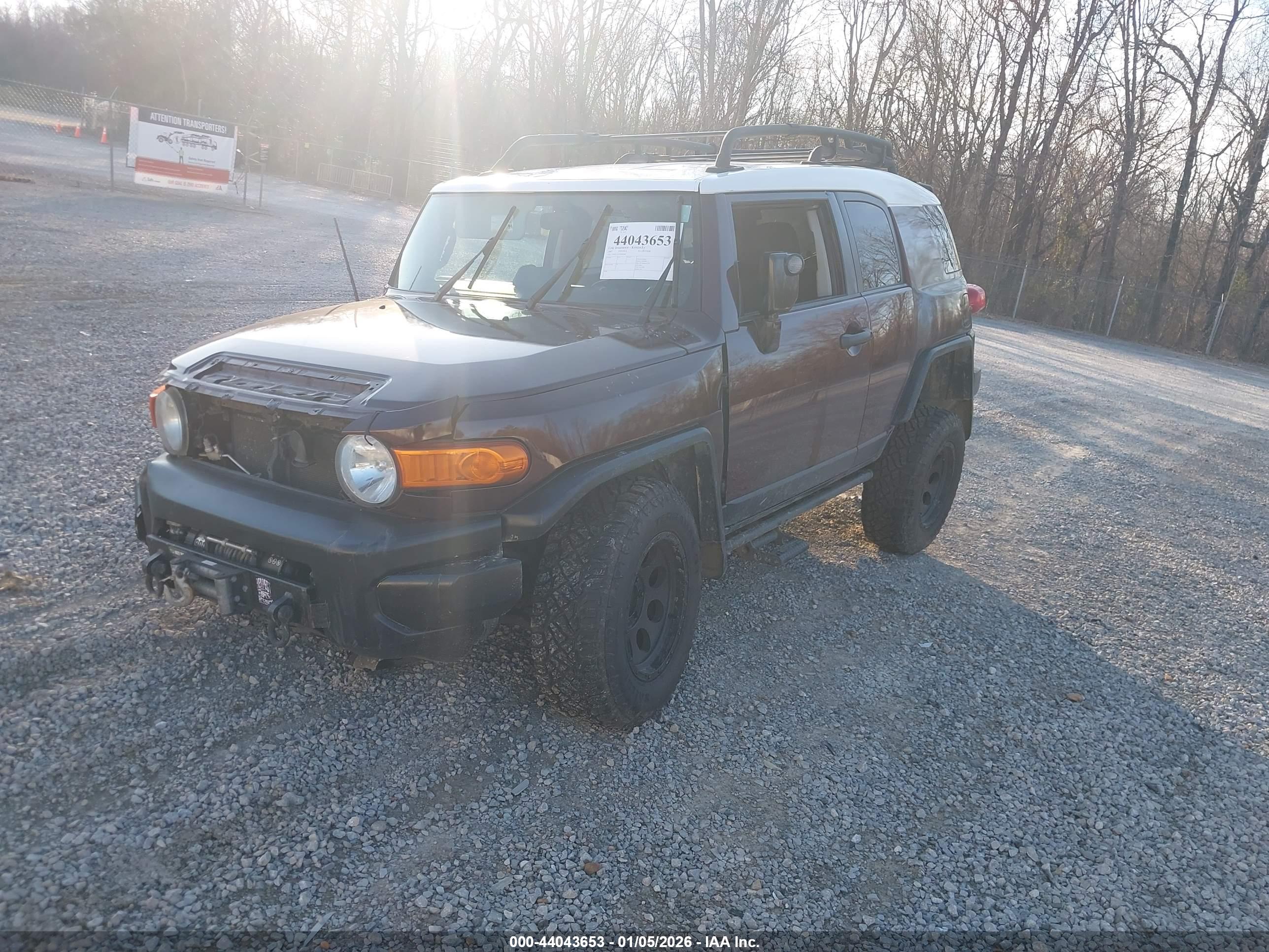 TOYOTA FJ image 2