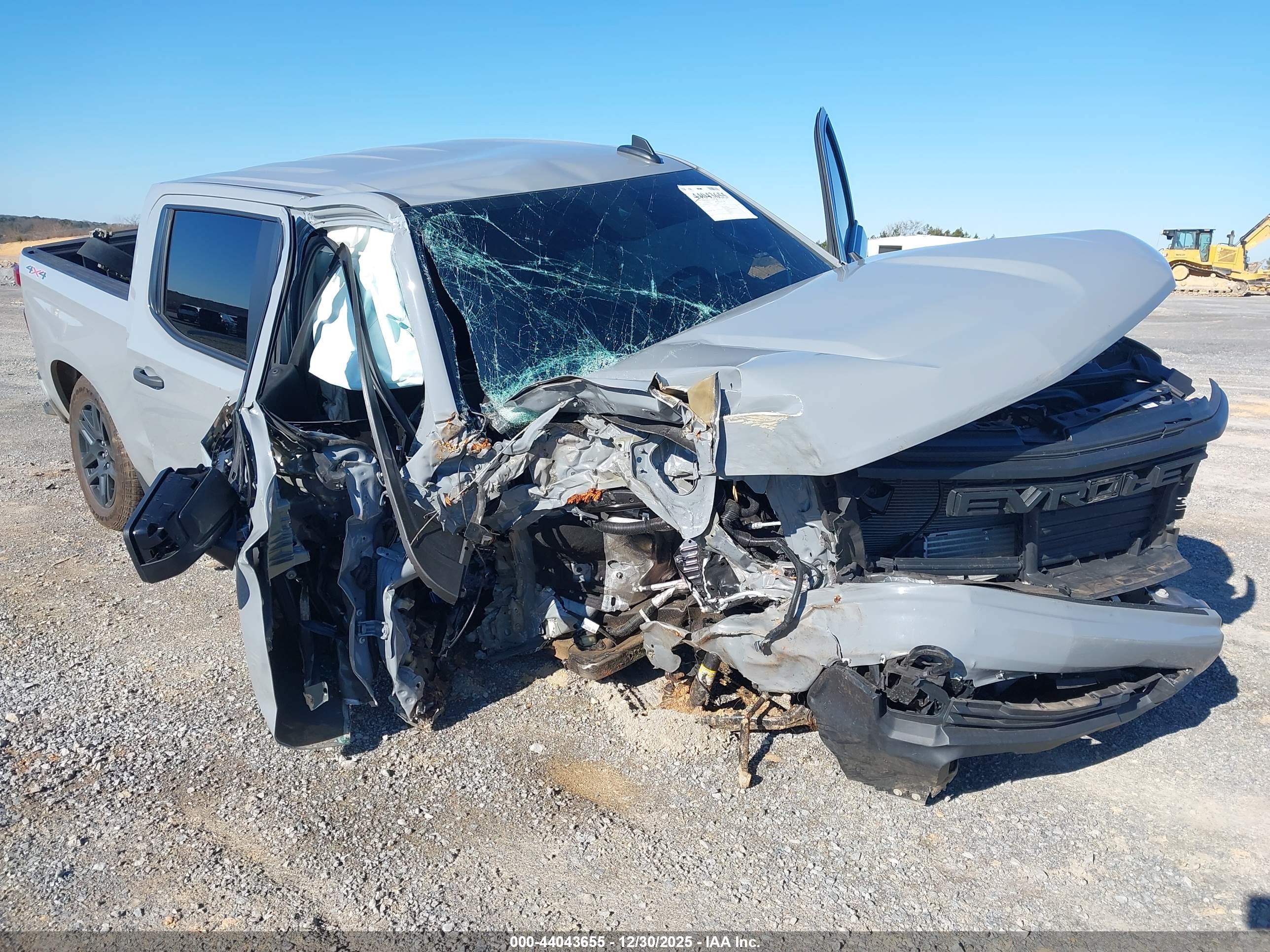 CHEVROLET SILVERADO image 6