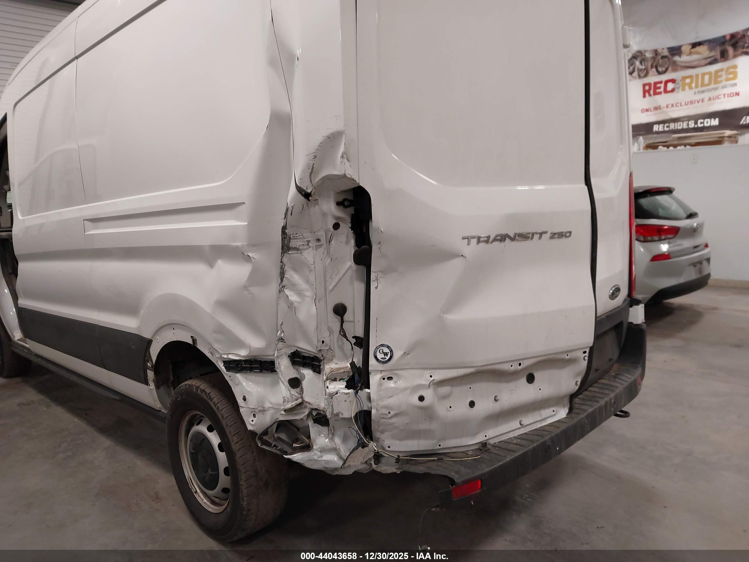 FORD TRANSIT-250 image 6