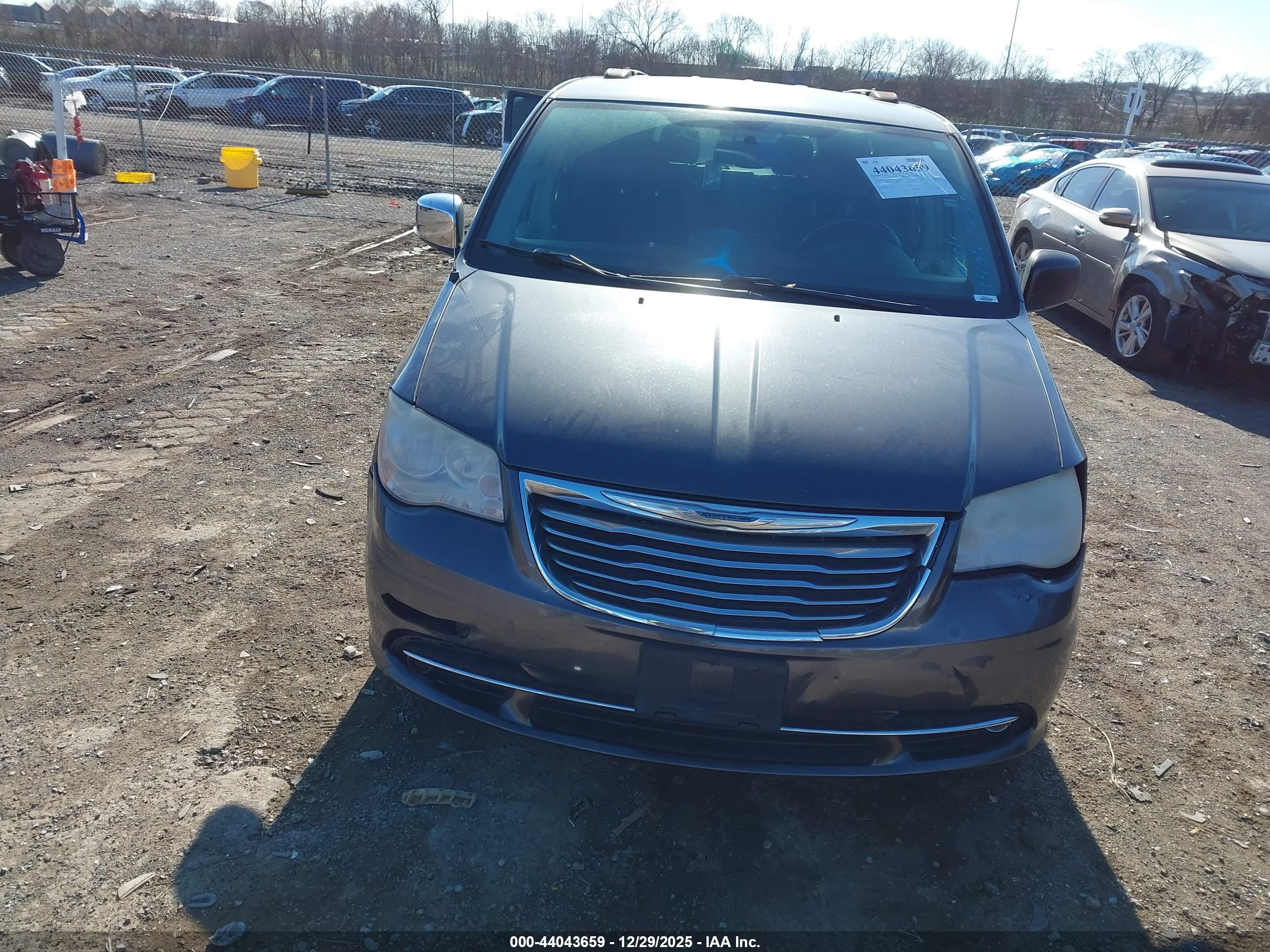 CHRYSLER TOWN image 6