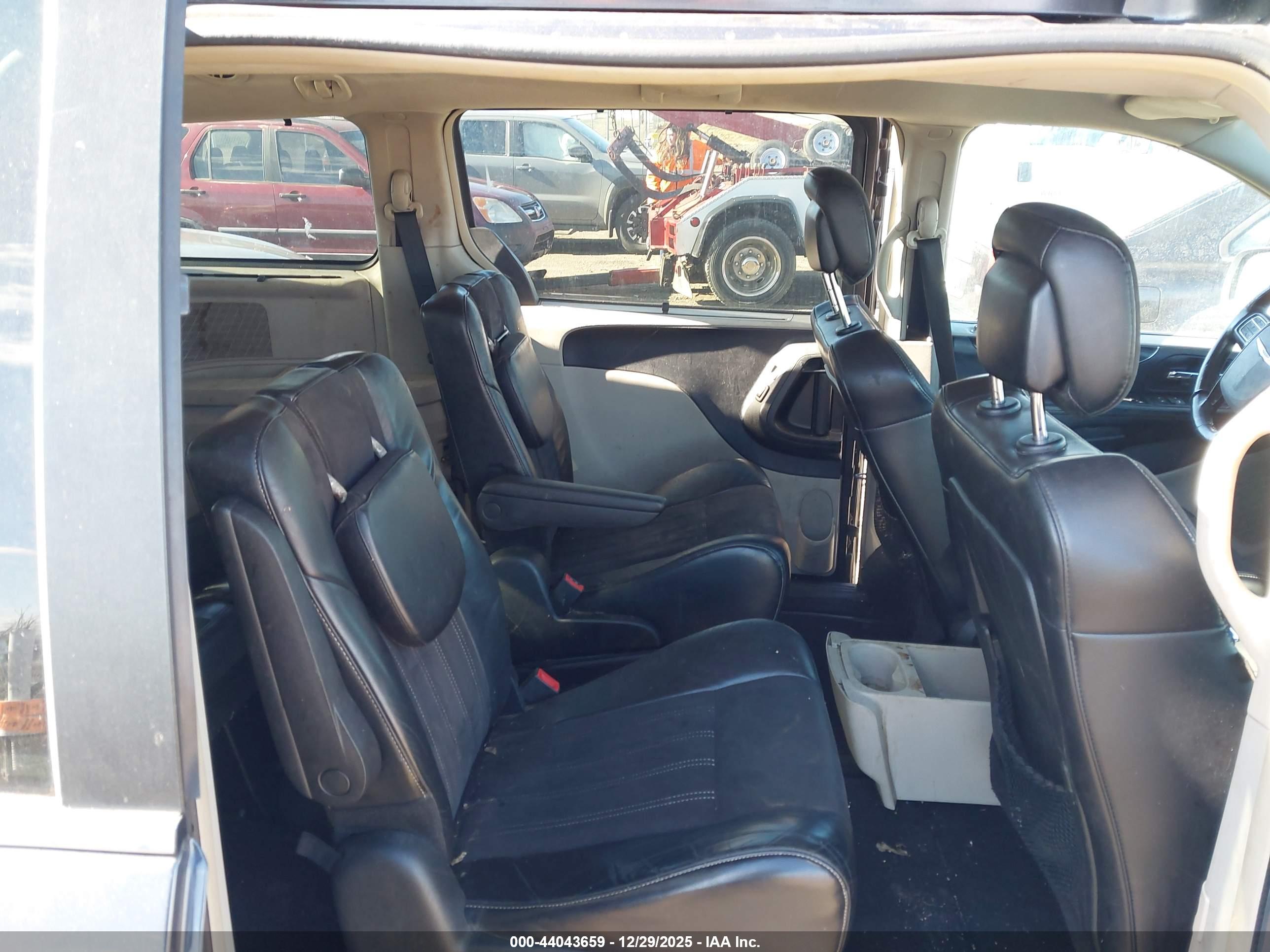 CHRYSLER TOWN image 8