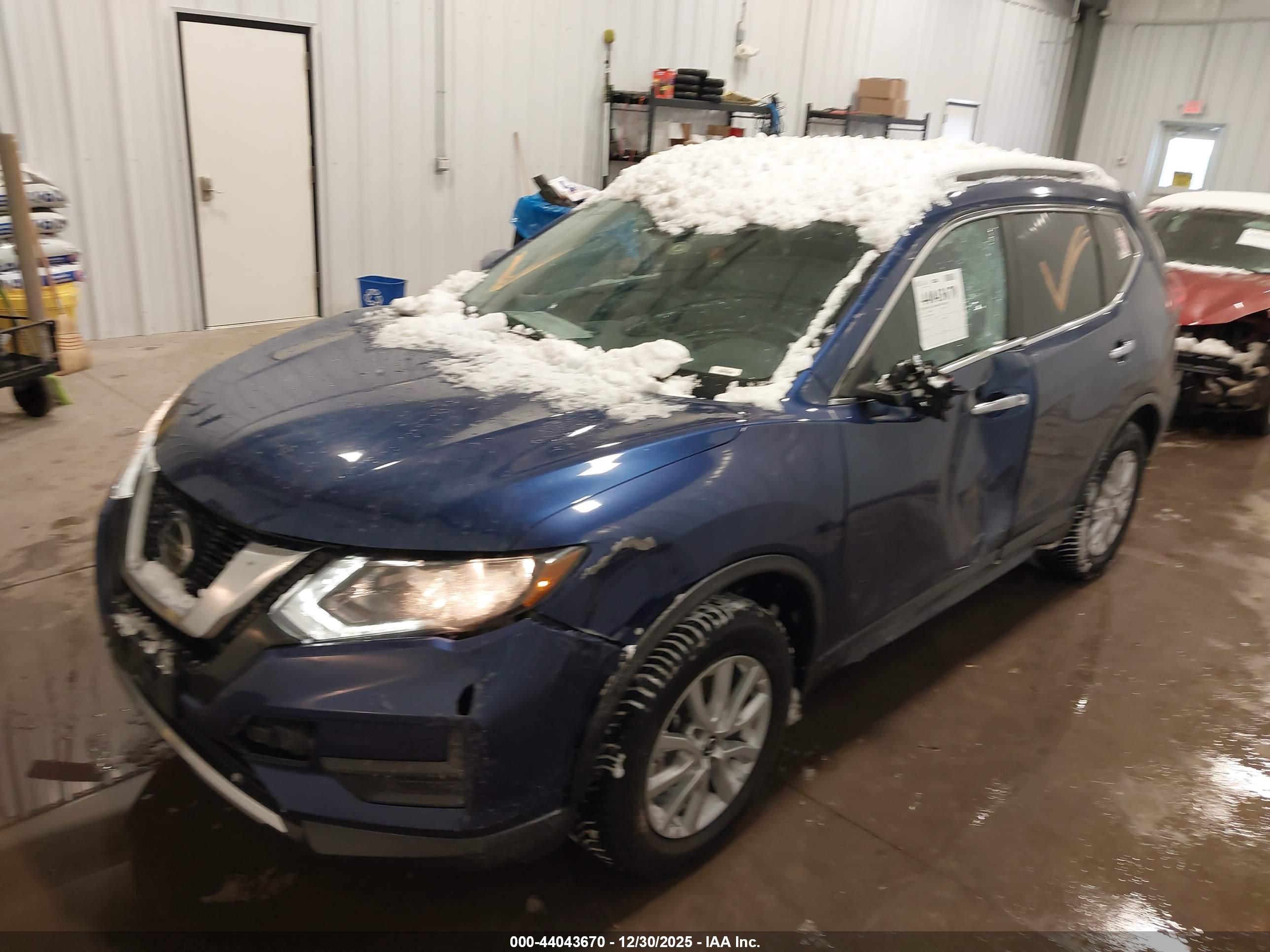 NISSAN ROGUE image 2
