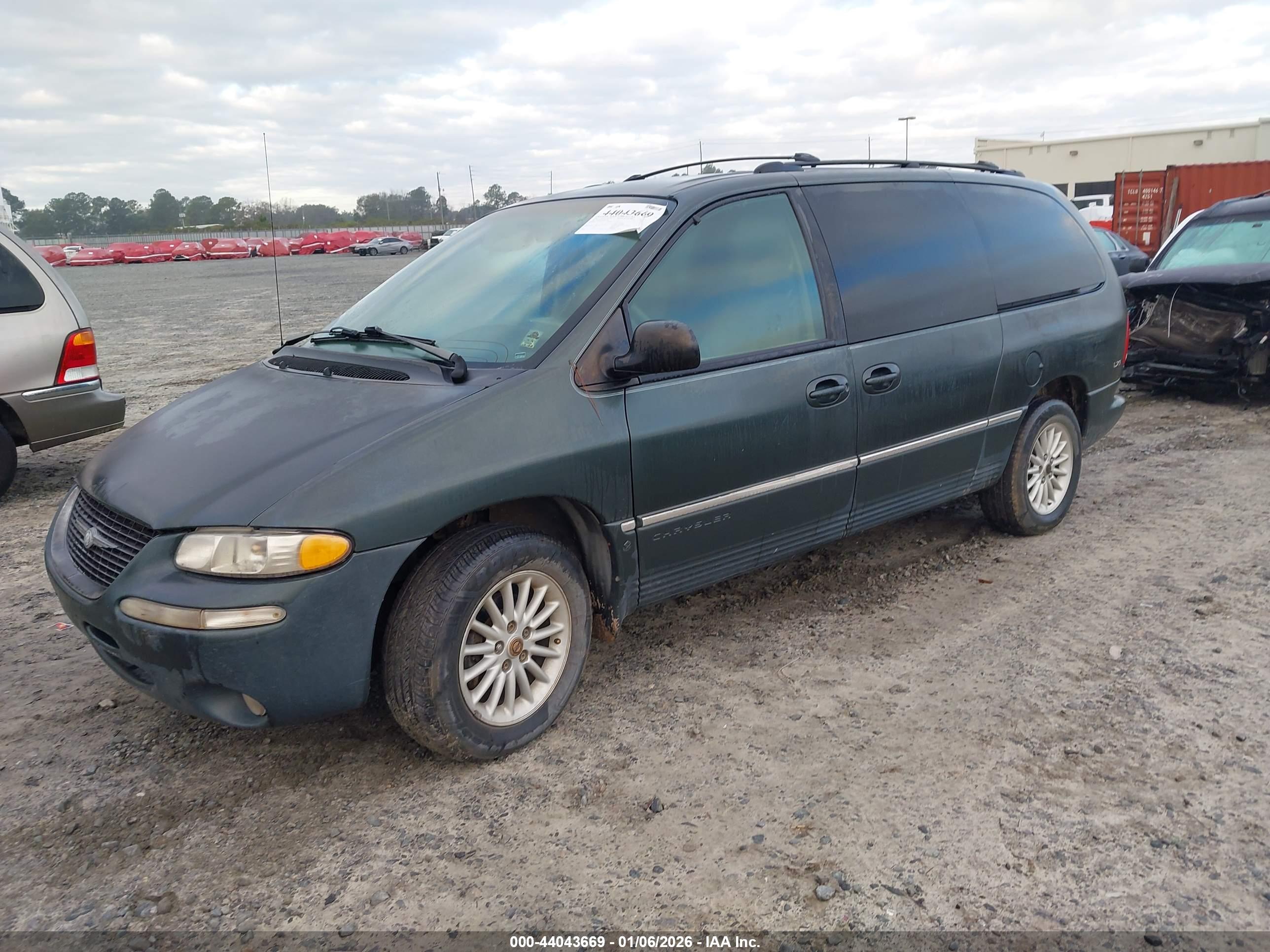 CHRYSLER TOWN image 2