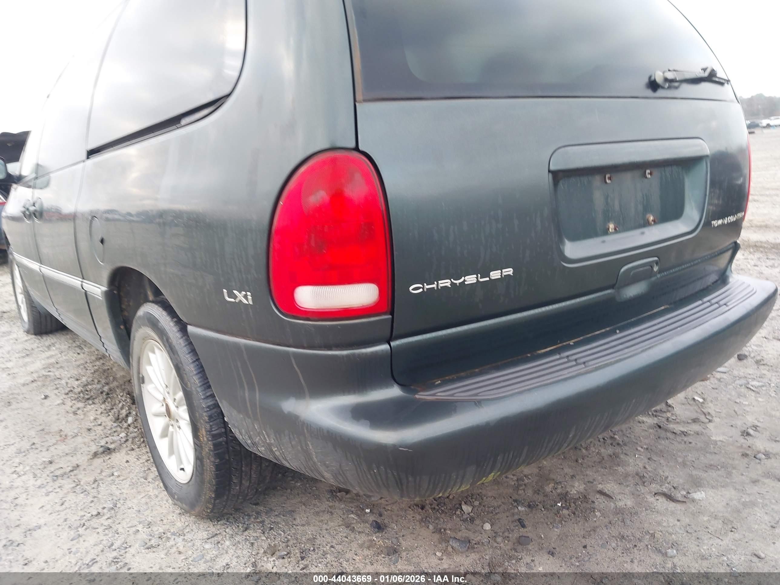 CHRYSLER TOWN image 6
