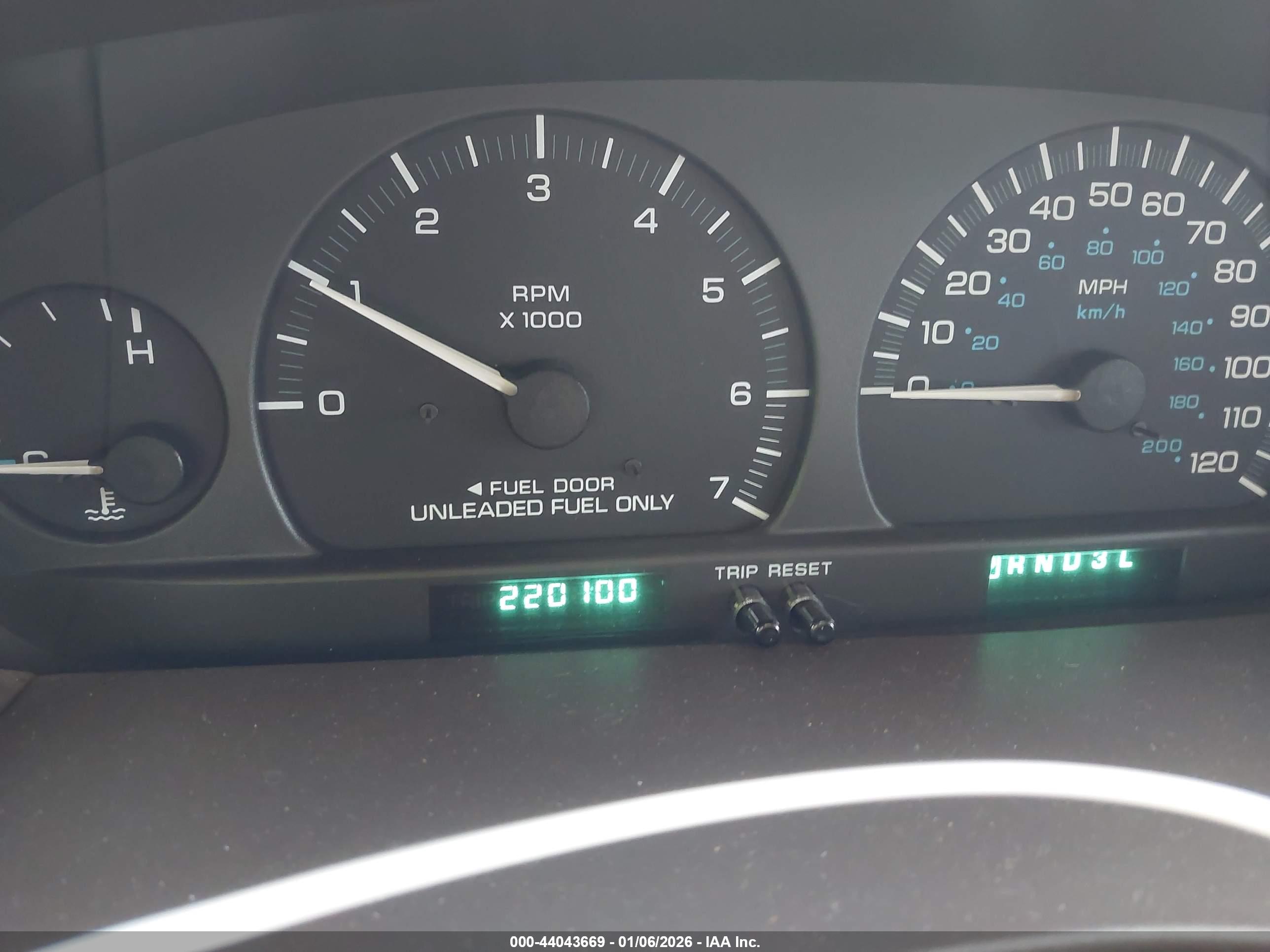 CHRYSLER TOWN image 7