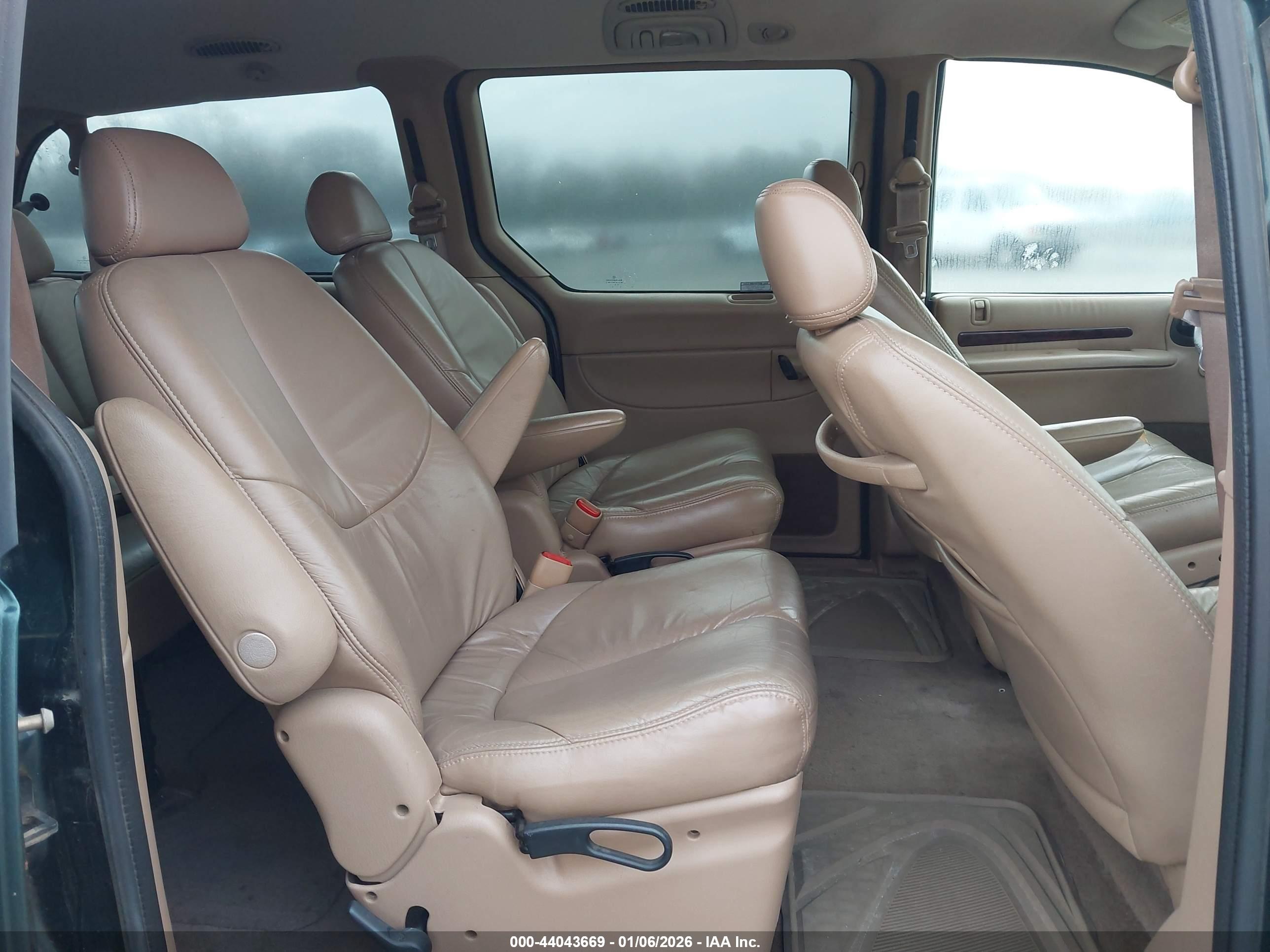 CHRYSLER TOWN image 8